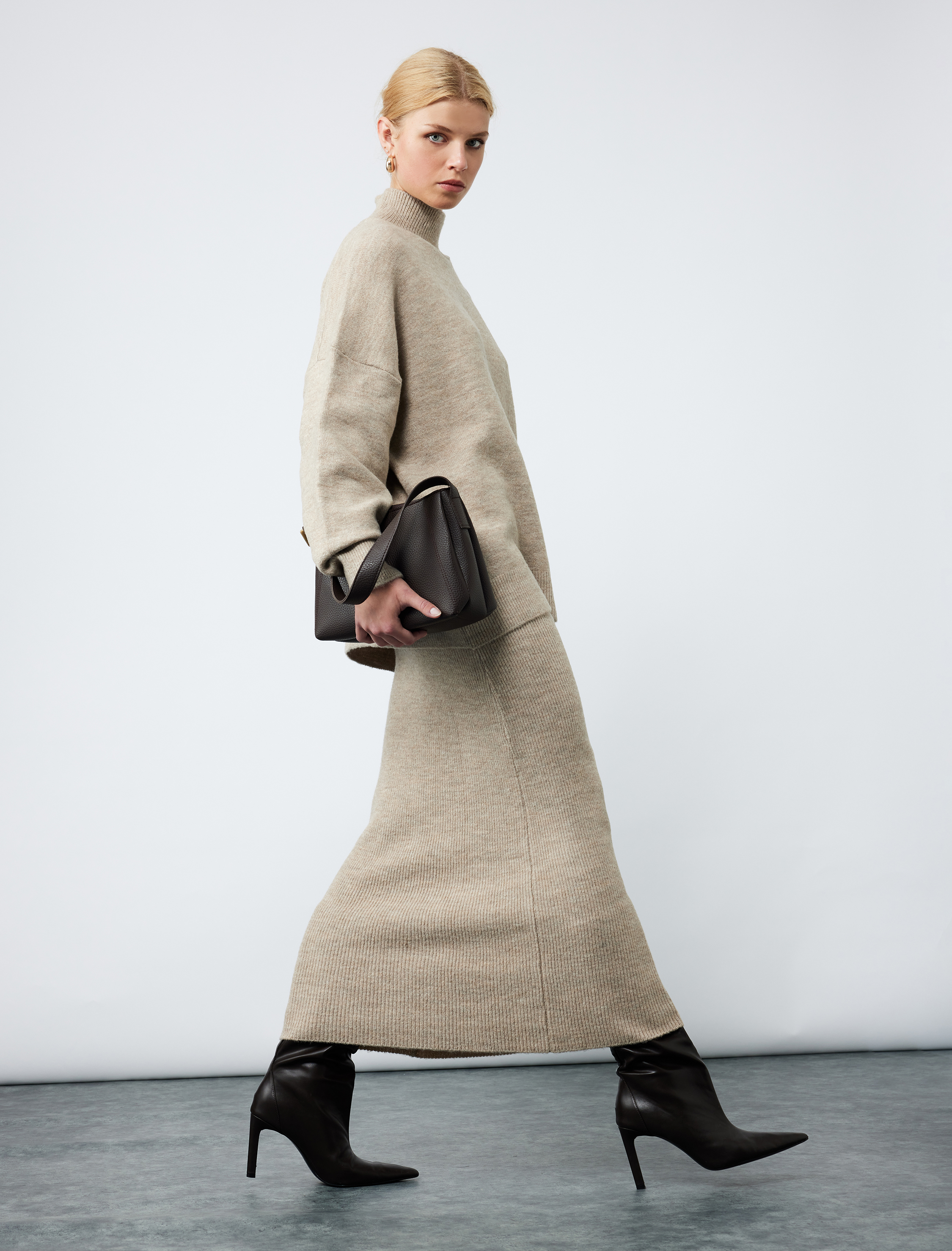   Beli Lastikli Uzun Kalem Triko Etek