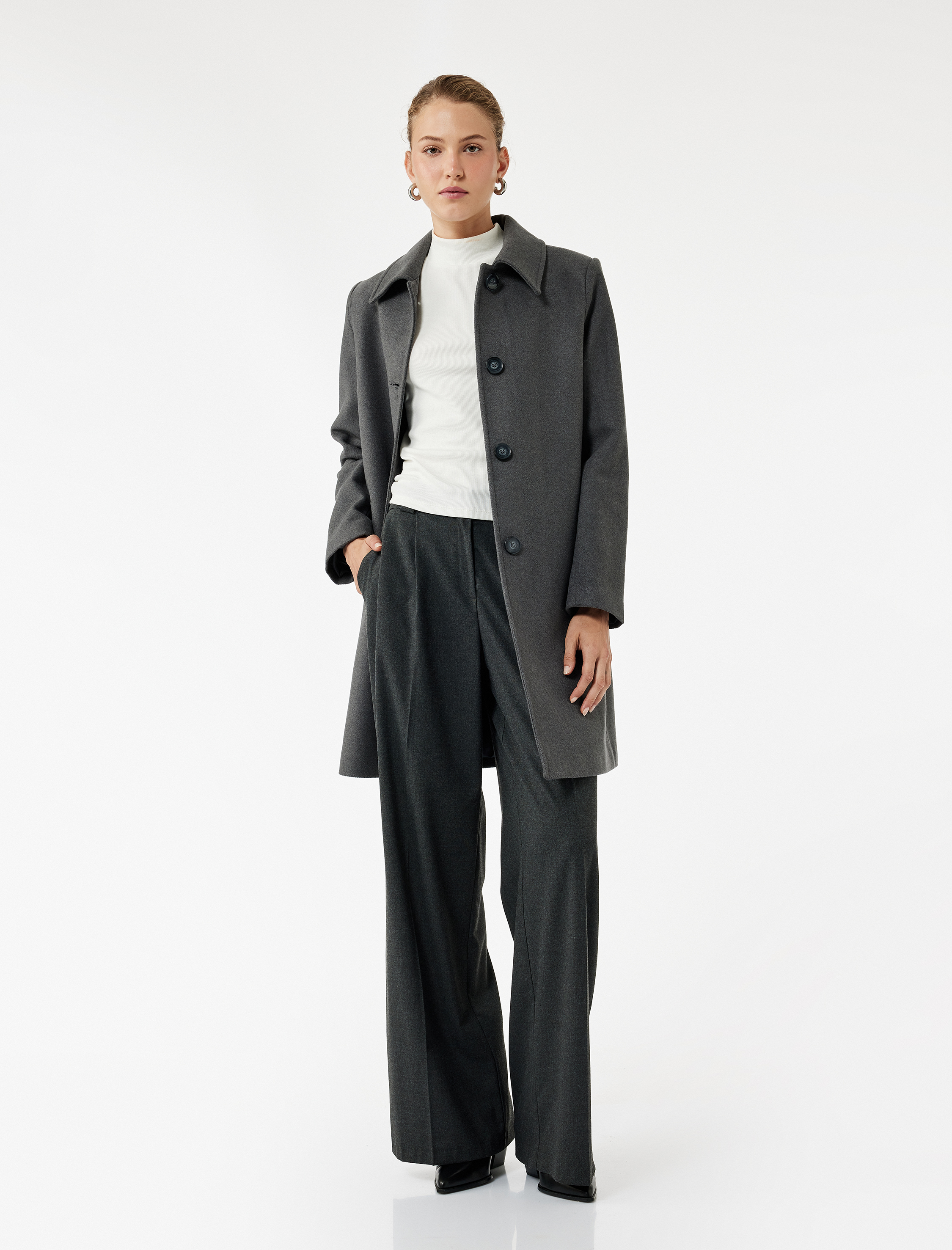   Düğmeli Uzun Kollu Klasik Yaka Cep Detaylı Kaşe Kaban