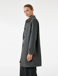 Düğmeli Uzun Kollu Klasik Yaka Cep Detaylı Kaşe Kaban