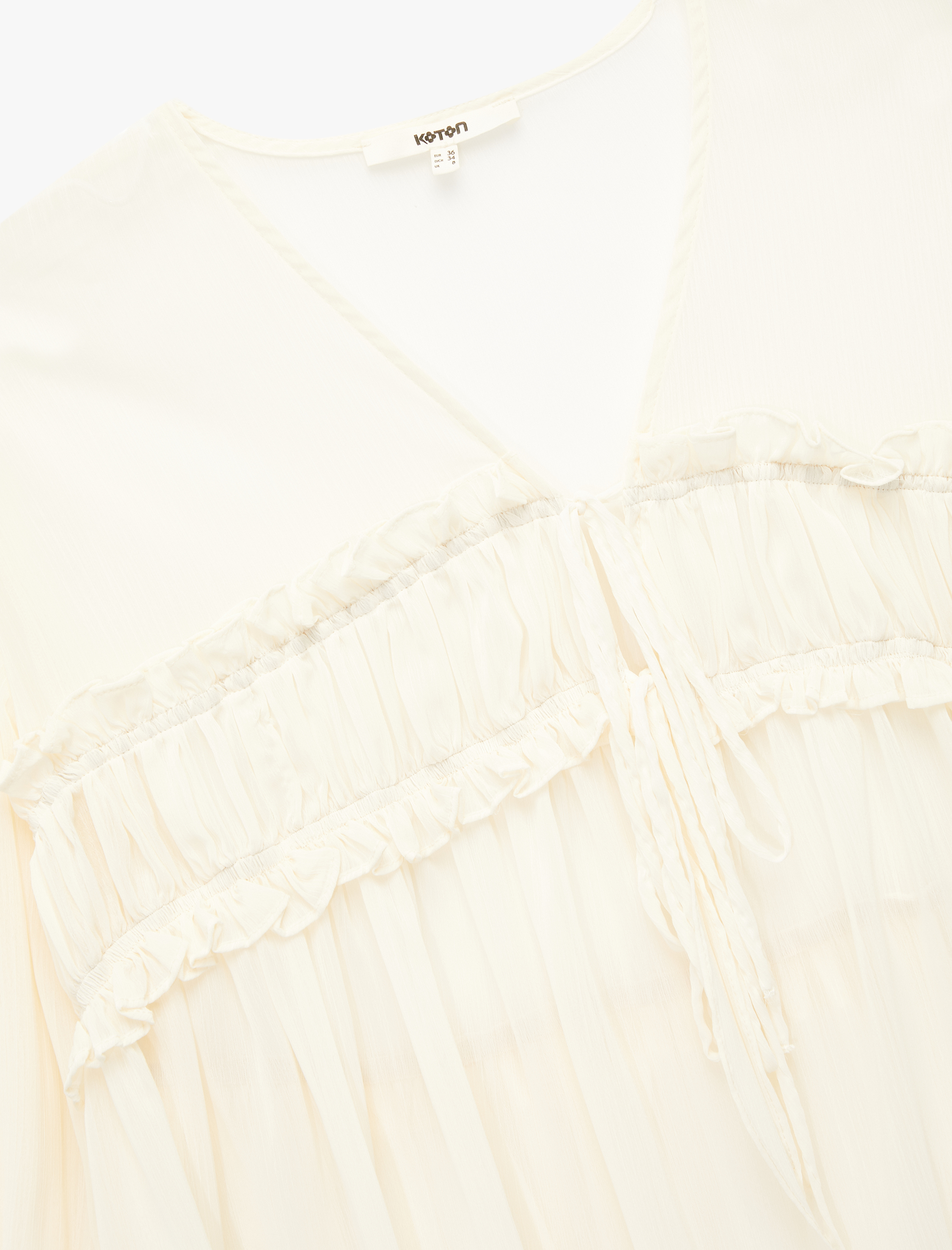   Uzun Kollu V Yaka Önden Bağlamalı Fiyonk Detaylı Fırfırlı Bluz