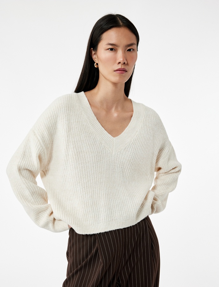  Uzun Kollu V Yaka Örgü Kazak