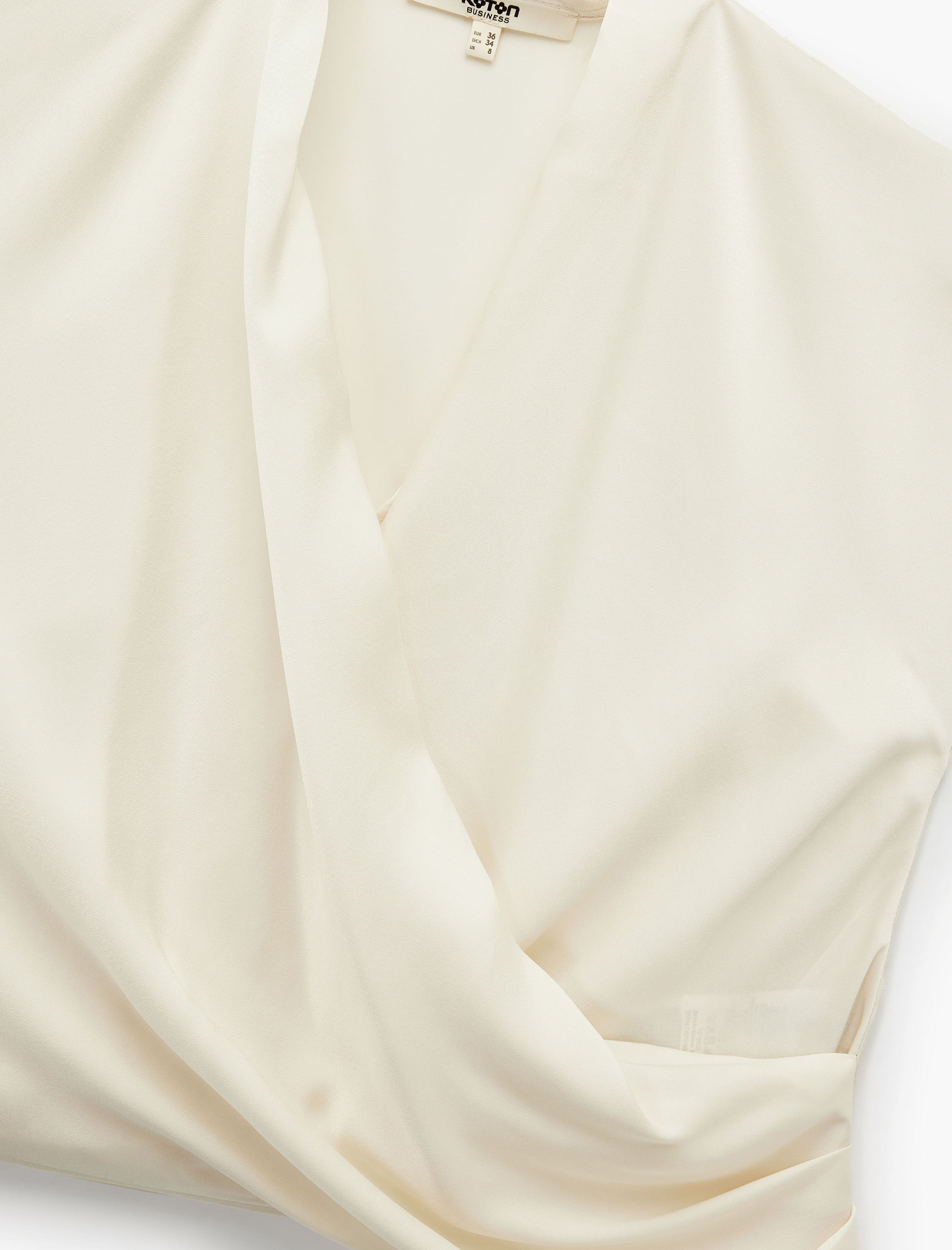   Regular Fit Dökümlü Drapeli Kolsuz Kruvaze Bluz