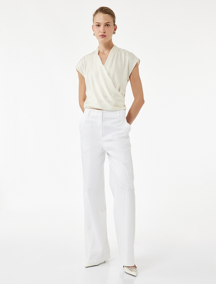  Regular Fit Dökümlü Drapeli Kolsuz Kruvaze Bluz