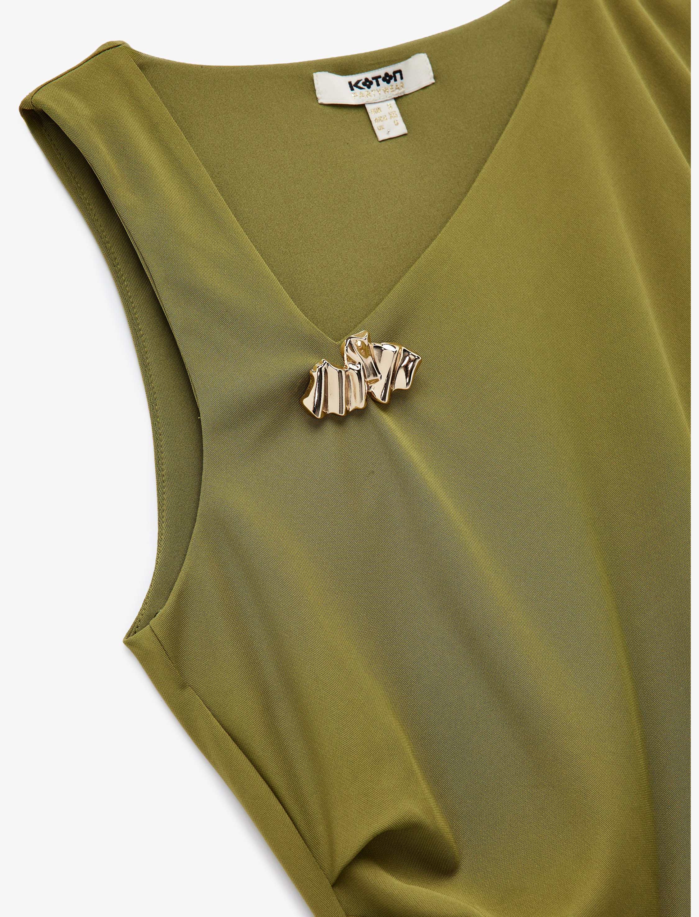   Asimetrik Yaka Metal Aksesuarlı Kolsuz Drapeli Bodycon Mini Abiye Elbise