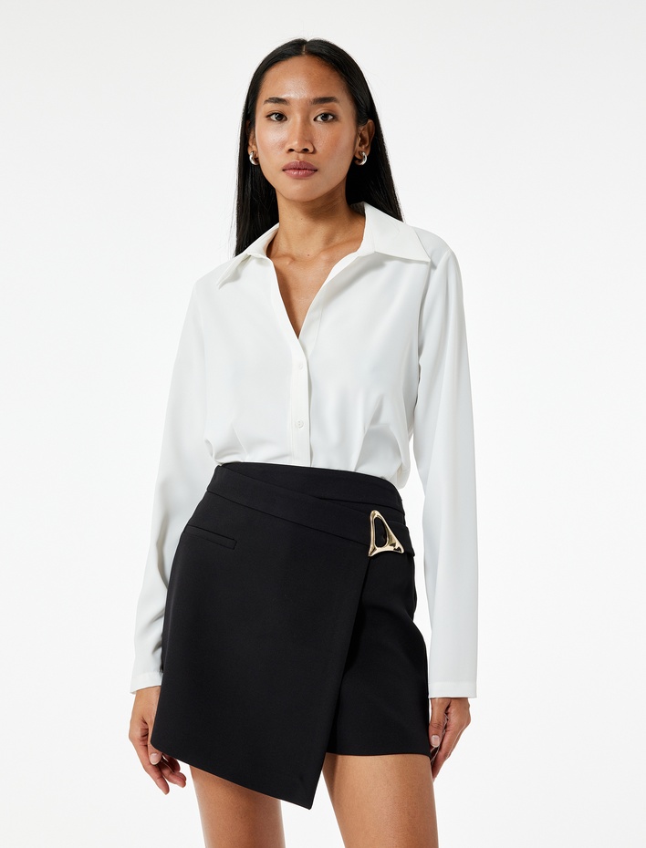  Metal Aksesuar Detaylı Mini Kruvaze Şort Etek