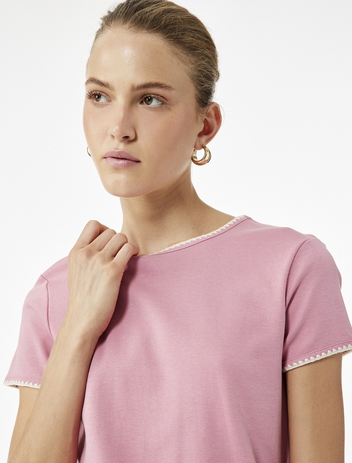  Pamuklu Slim Fit Kısa Kollu Bisiklet Yaka Kroşe Detaylı Tişört