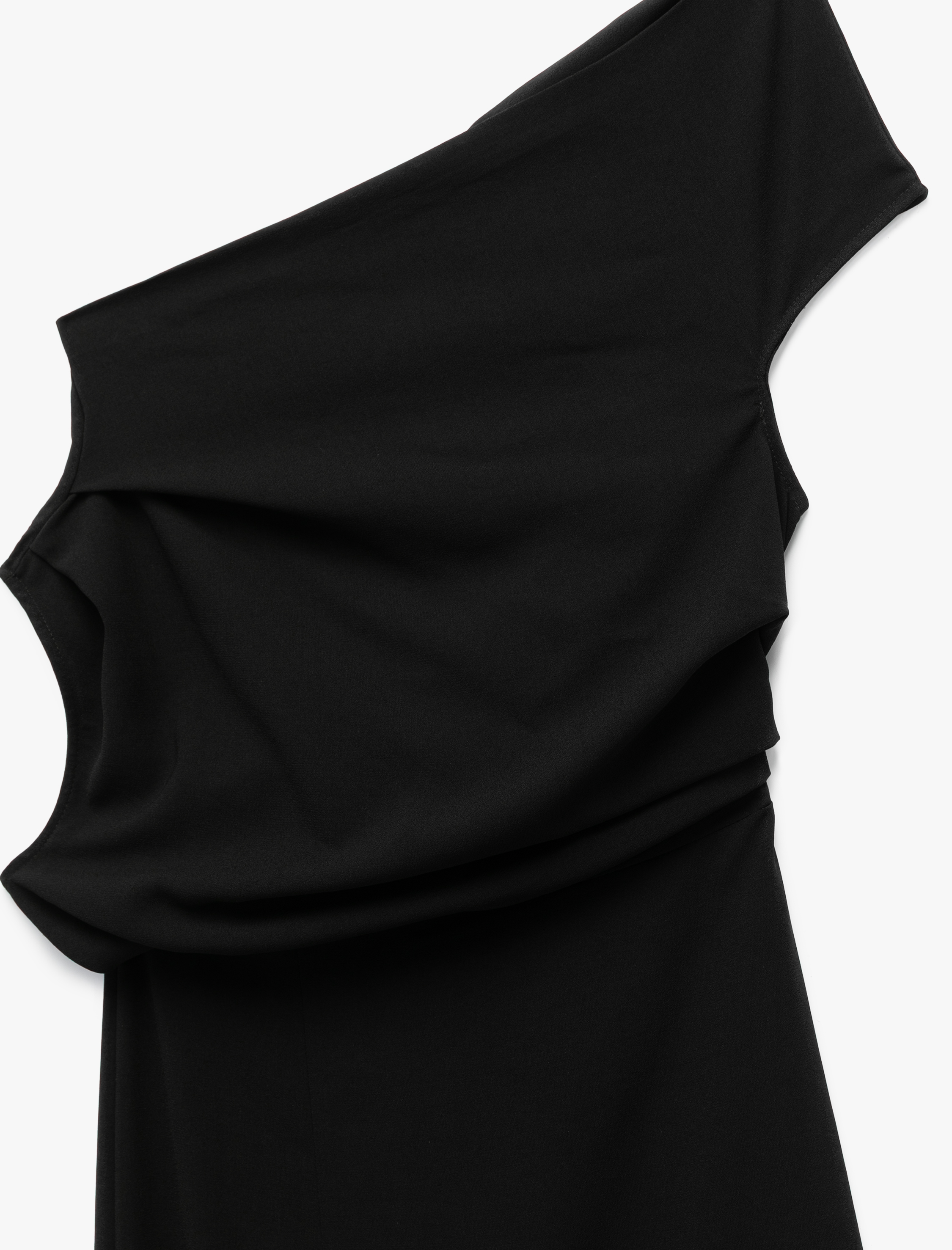   Krep Kumaş Asimetrik Kesim Drapeli Yırtmaçlı Midi Boy Tek Omuz Elbise