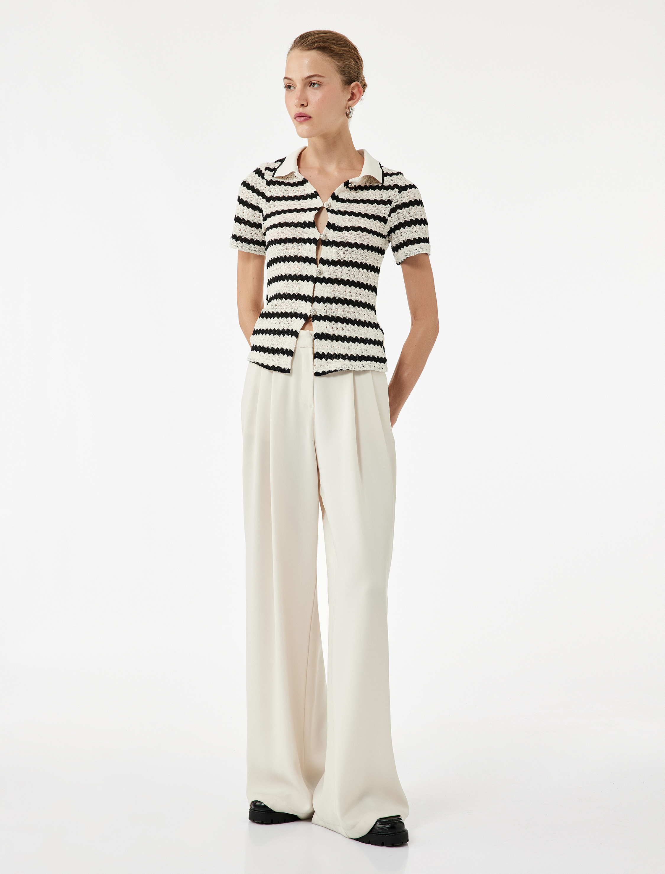   Kısa Kollu Düğmeli Ajurlu Polo Yaka Triko Hırka