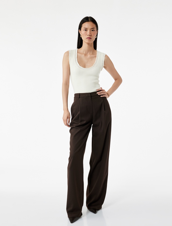  Derin U Yaka Triko Kolsuz Bluz