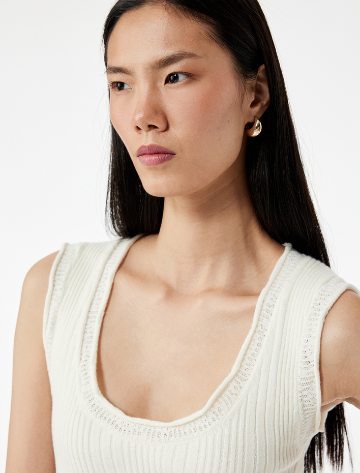  Derin U Yaka Triko Kolsuz Bluz