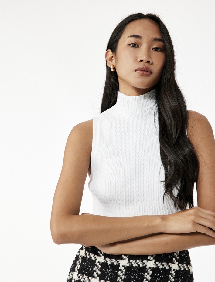  Dik Yaka Saç Örgü Dokulu Kolsuz Triko Bluz