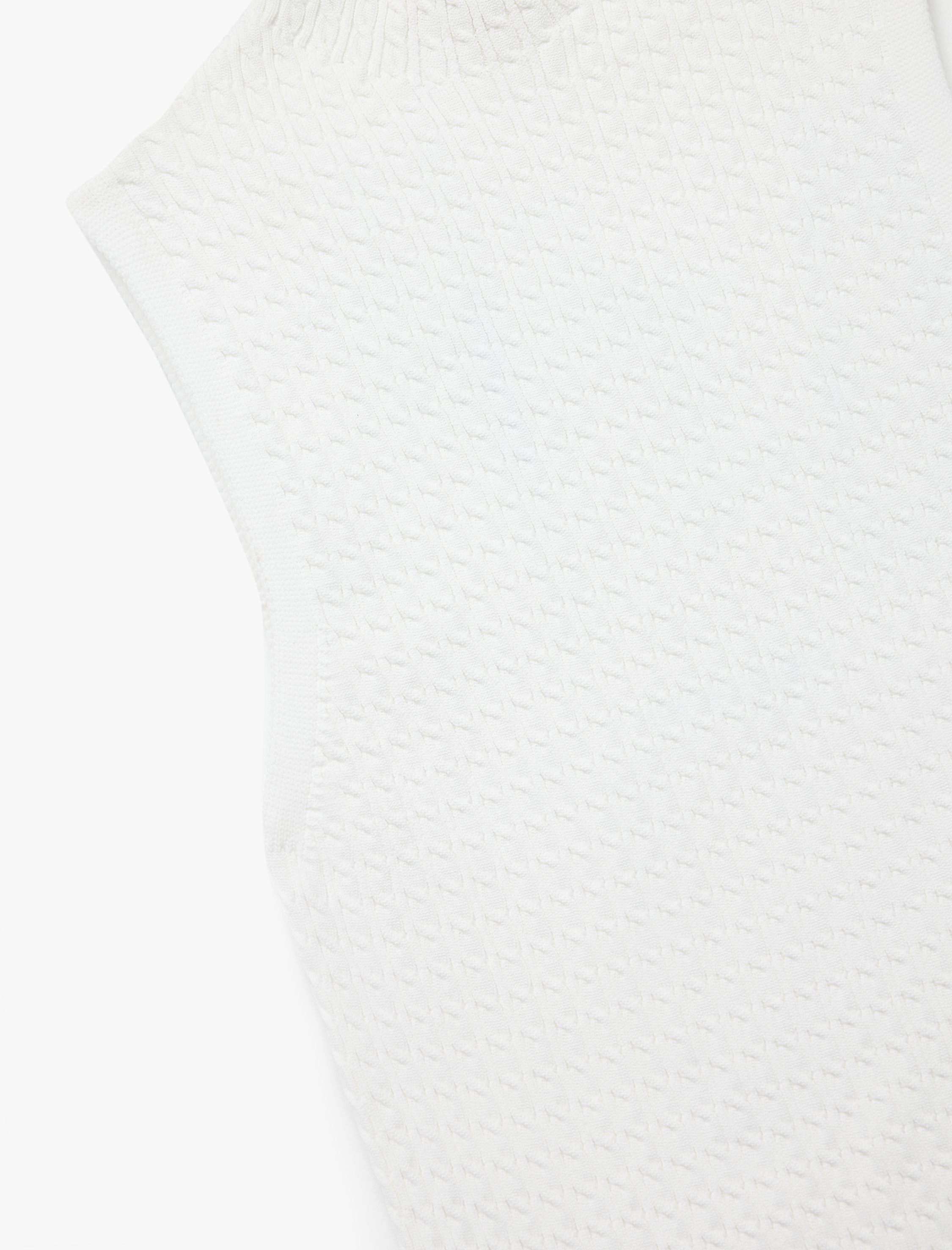   Dik Yaka Saç Örgü Dokulu Kolsuz Triko Bluz