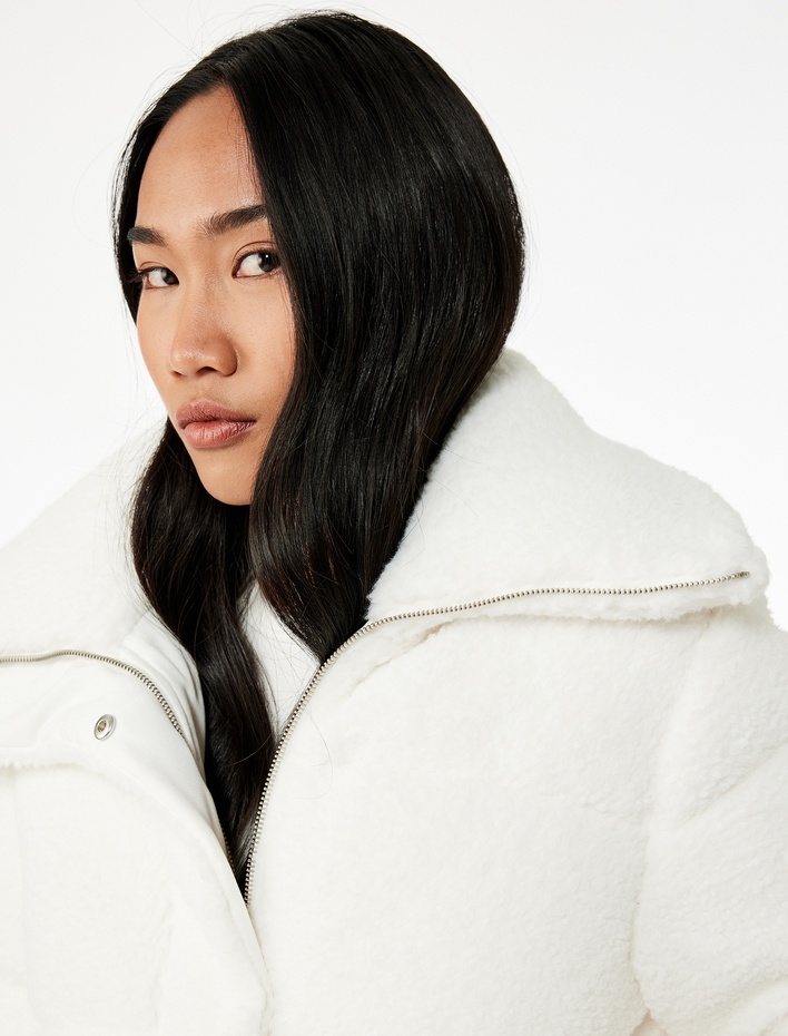  Uzun Kollu Cepli Fermuarlı Dik Yaka Detaylı Anorak Peluş Şişme Mont