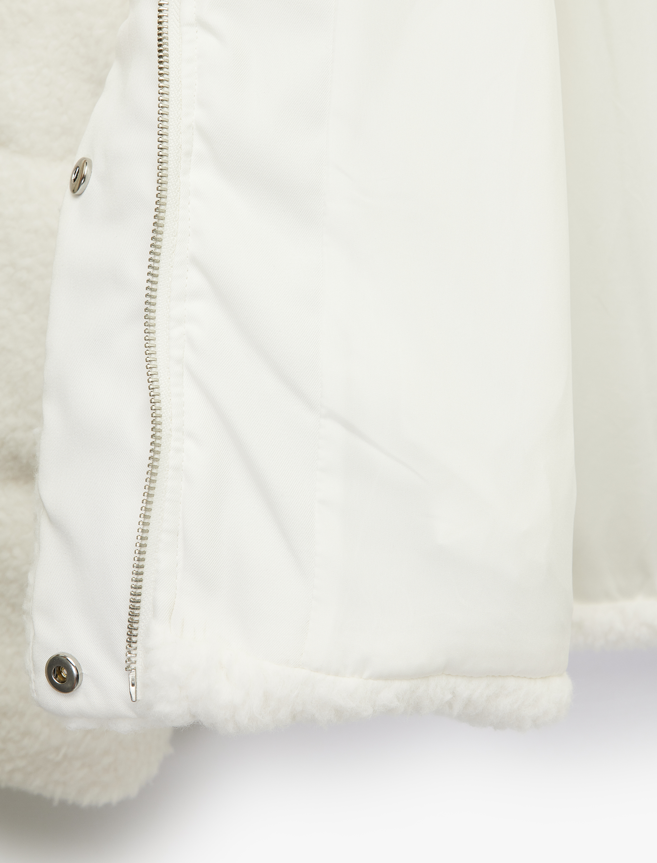 Uzun Kollu Cepli Fermuarlı Dik Yaka Detaylı Anorak Peluş Şişme Mont