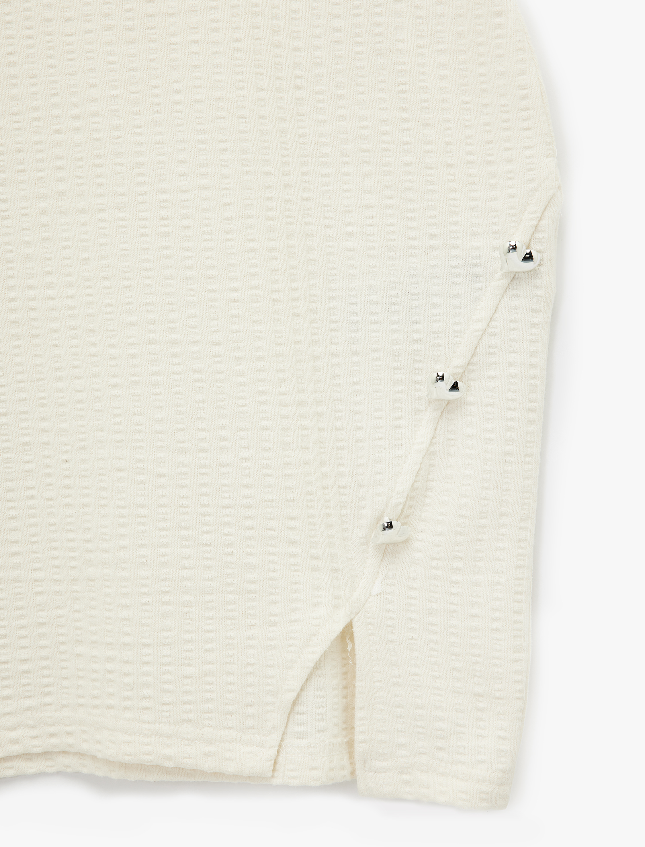   Slim Fit Asimetrik Kesim Aksesuar Detaylı Kolsuz Bisiklet Yaka Mini Kalem Elbise