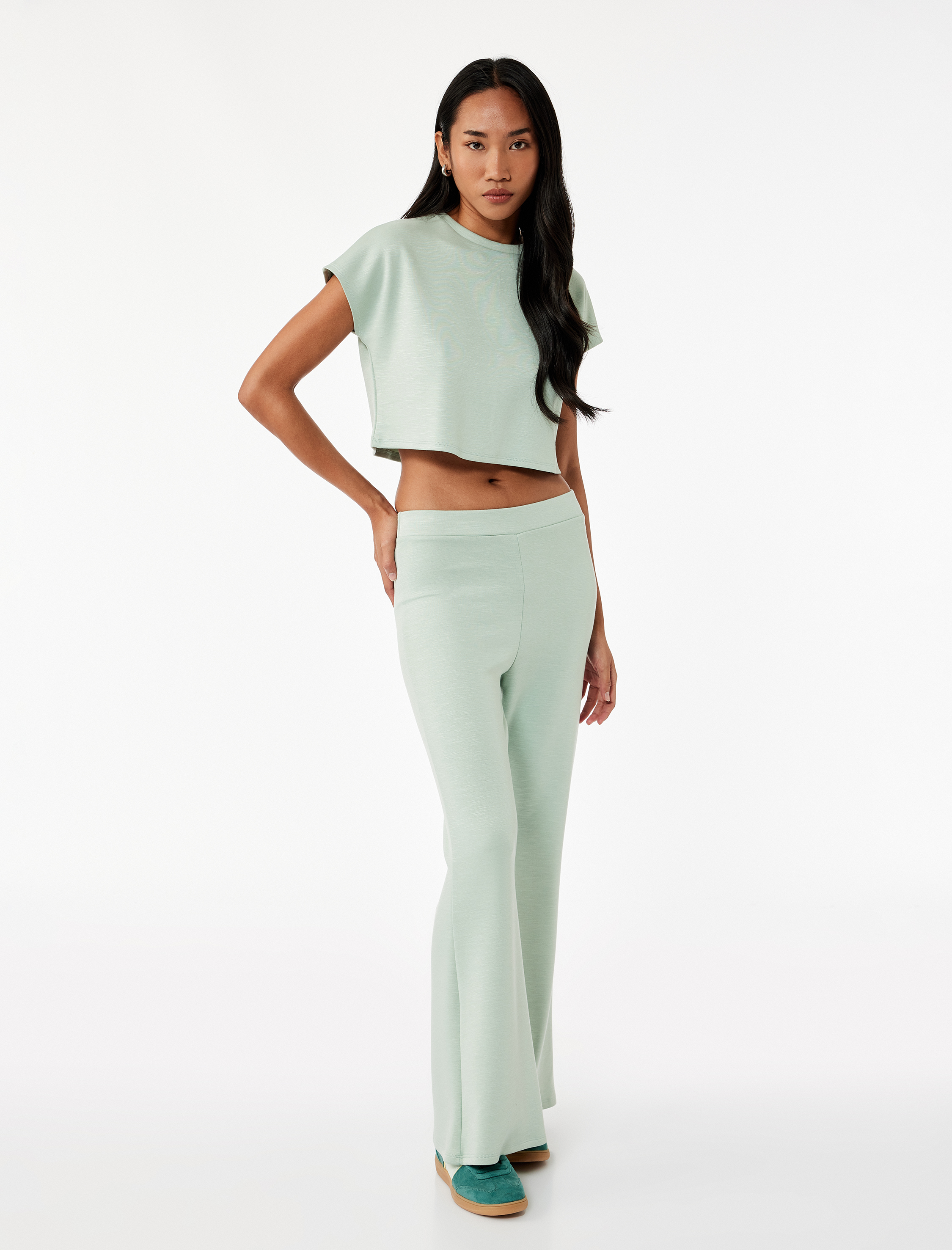   Slim Fit Bisiklet Yaka Kolsuz Basic Tişört