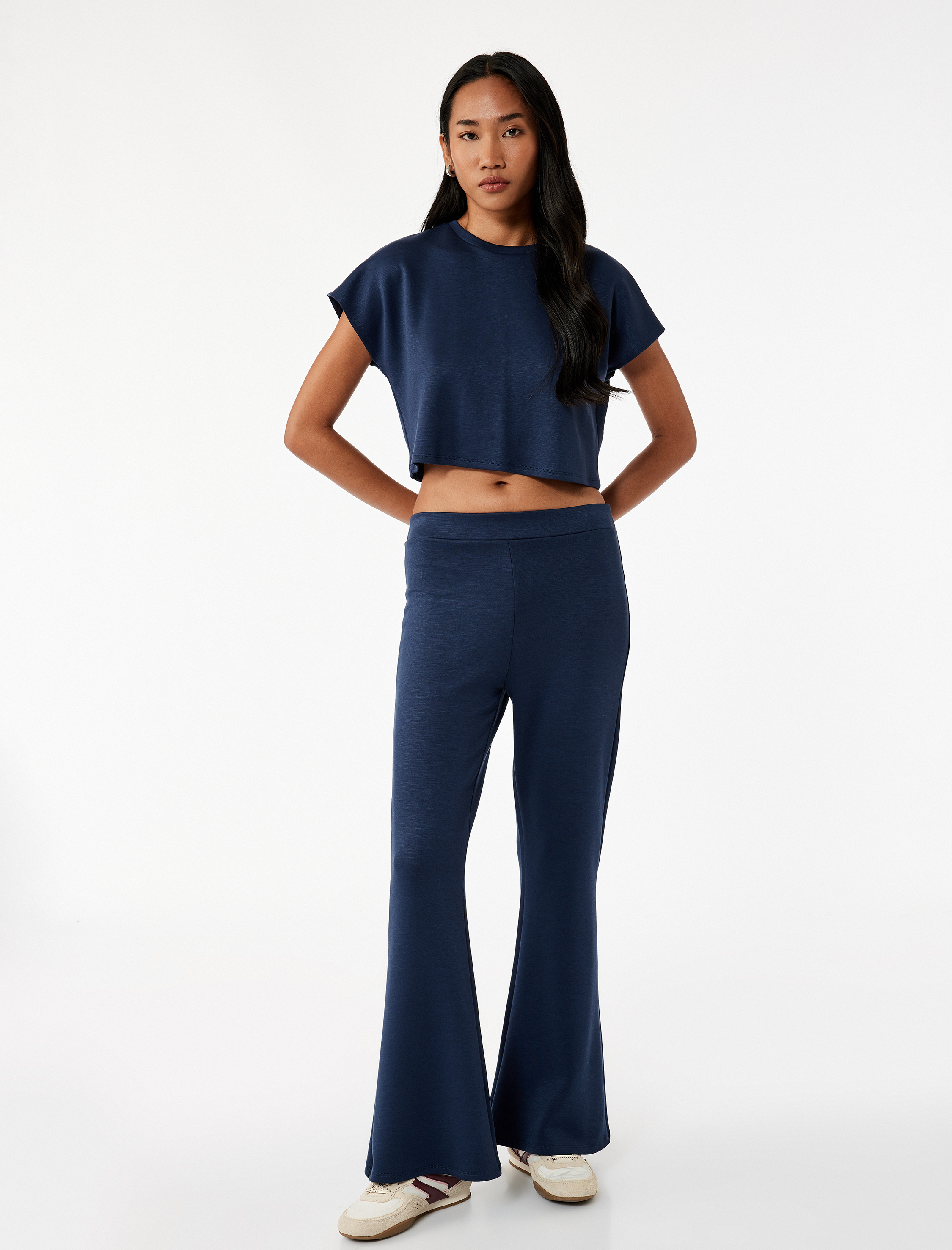   Slim Fit Bisiklet Yaka Kolsuz Basic Tişört