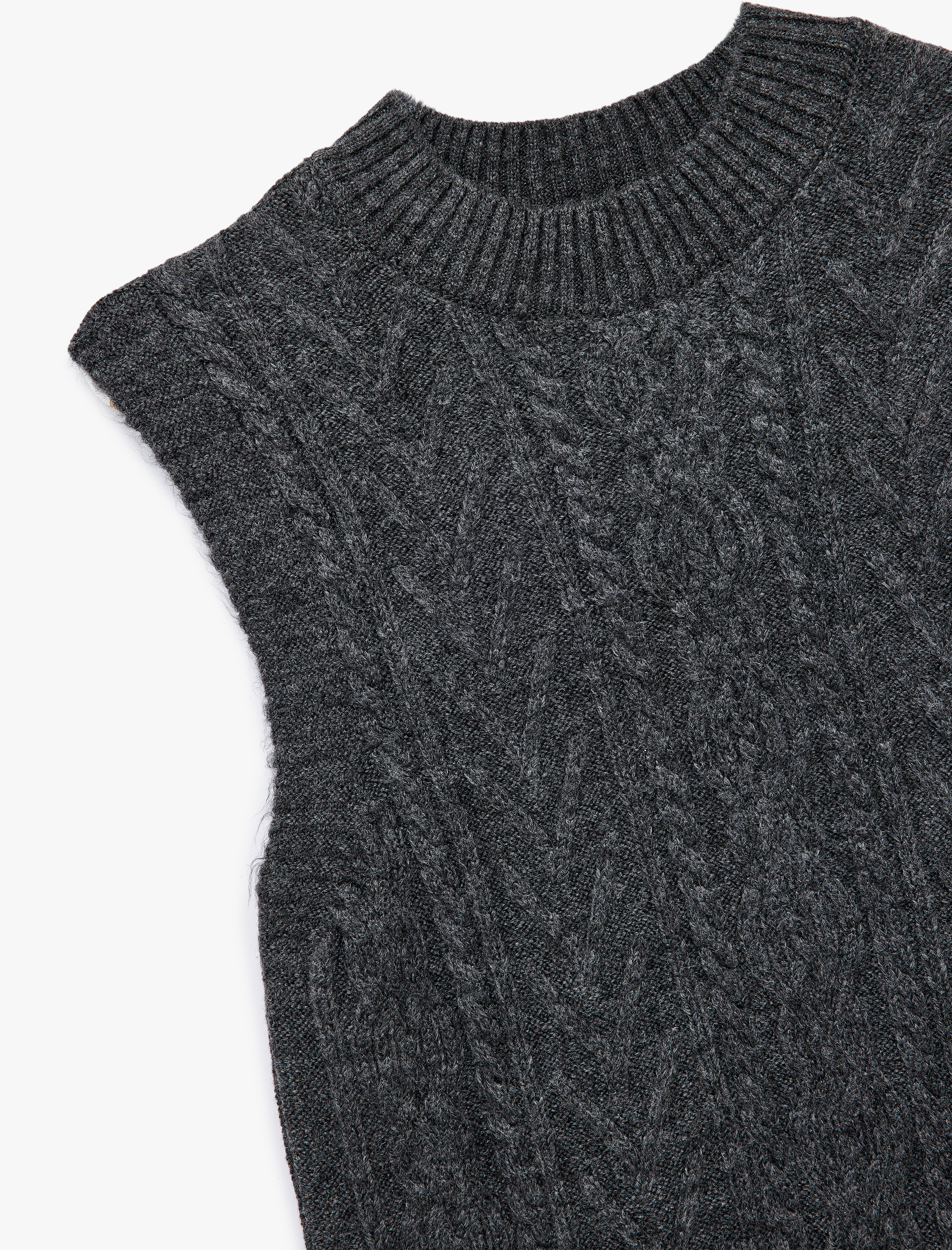   Kolsuz Dik Yaka Dokulu Triko Süveter