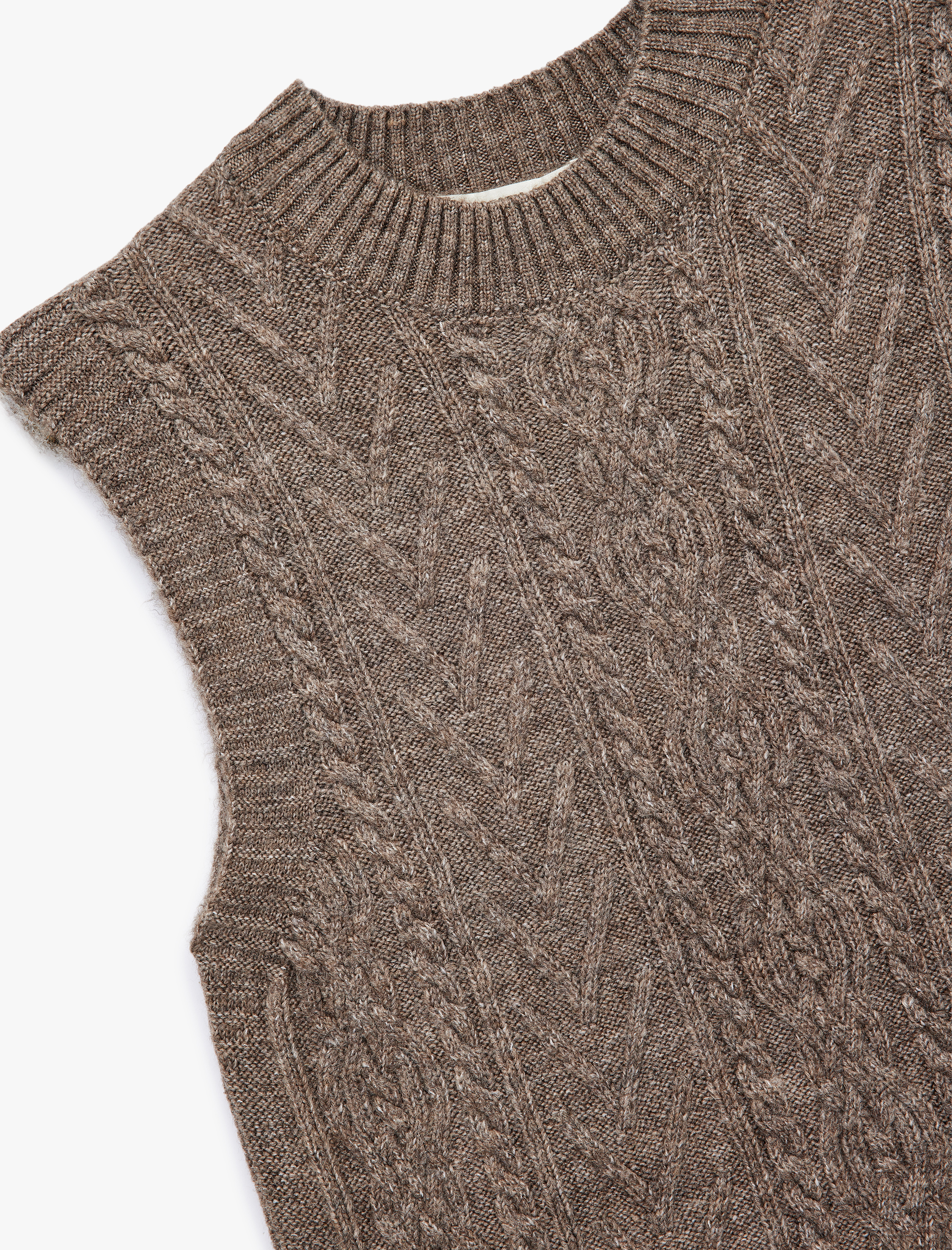   Kolsuz Dik Yaka Dokulu Triko Süveter