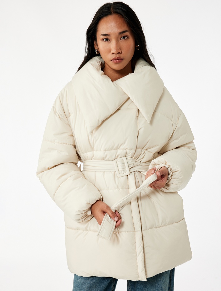  Uzun Kollu Cepli Fermuarlı Şal Yaka Kemerli Su İtici Anorak Şişme Mont