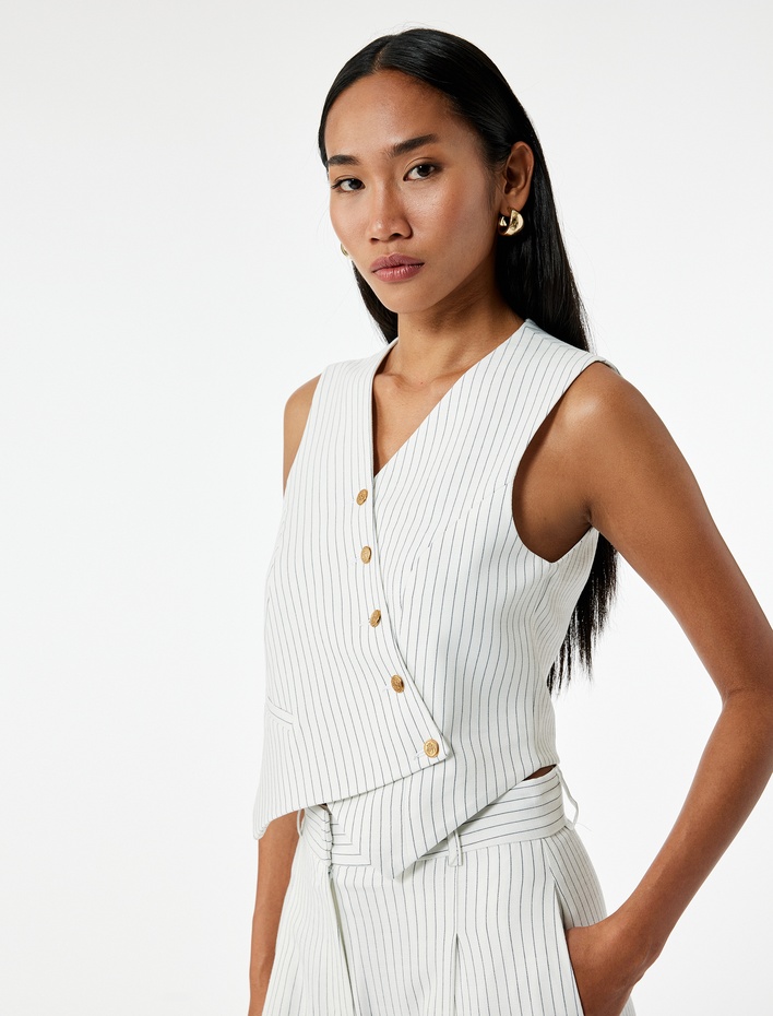  Kolsuz Viskon Karışımlı Cep Detaylı Düğmeli Asimetrik V Yaka Yelek