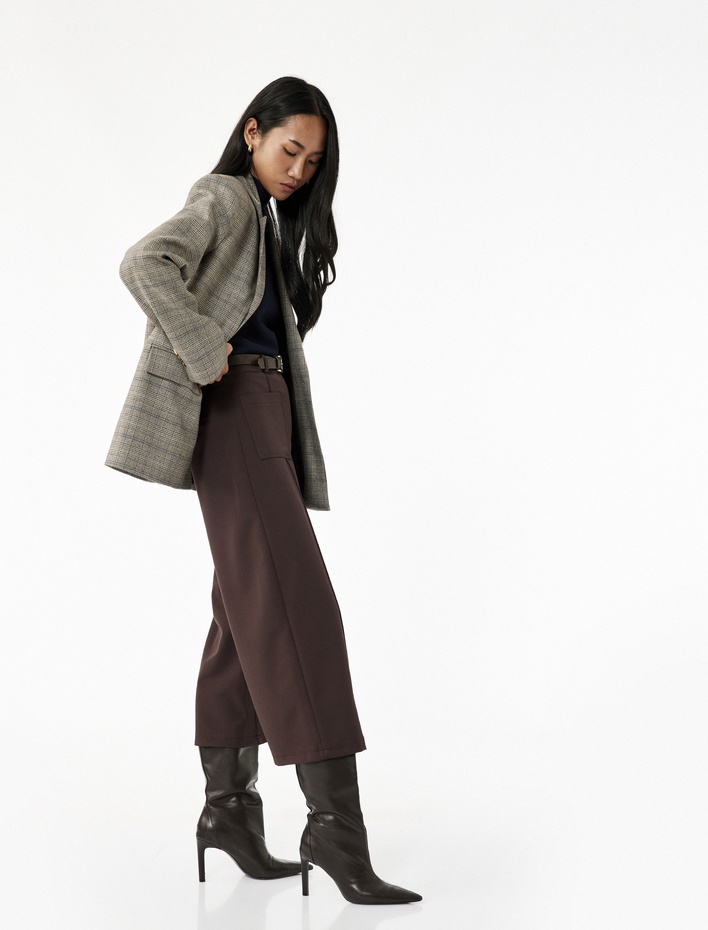  Kemerli Aplike Cepli Culotte Fit Kısa Geniş Paça Kumaş Pantolon