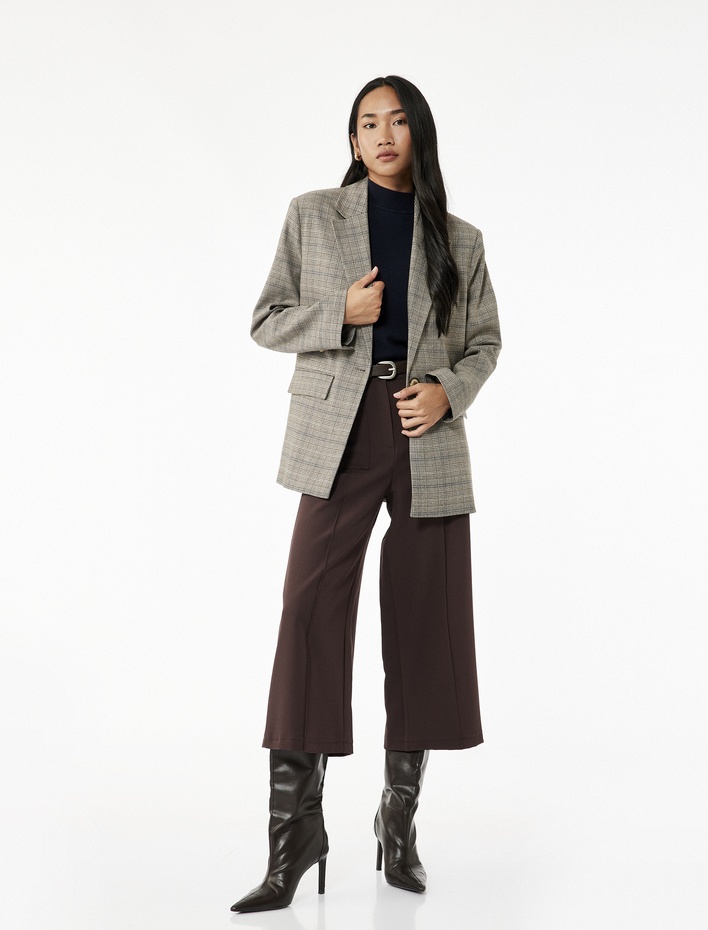  Kemerli Aplike Cepli Culotte Fit Kısa Geniş Paça Kumaş Pantolon