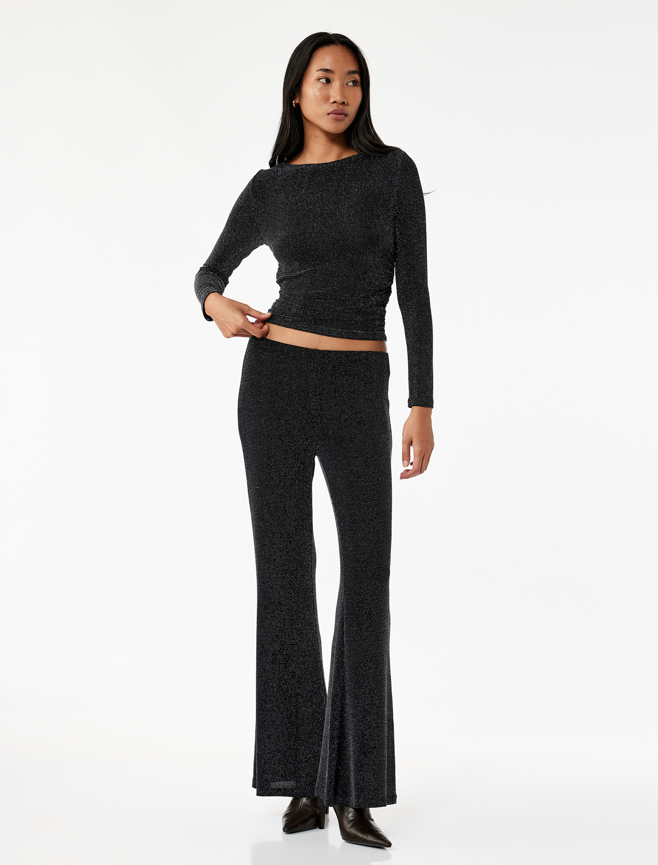   Slim Fit Uzun Kollu Yuvarlak Kayık Yaka Simli Tişört