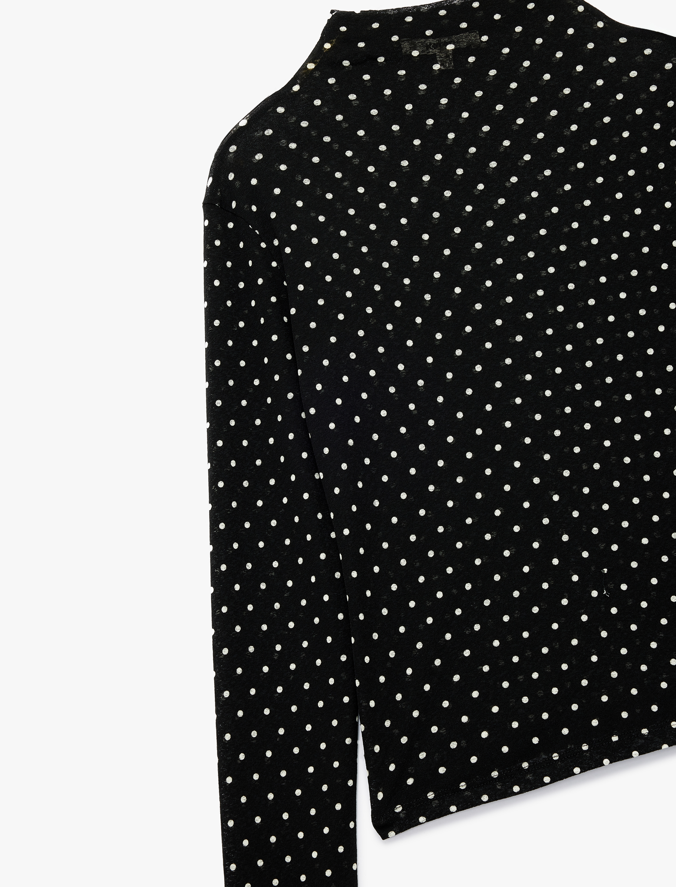   Slim Fit Uzun Kollu Dik Yaka Puantiyeli Tişört