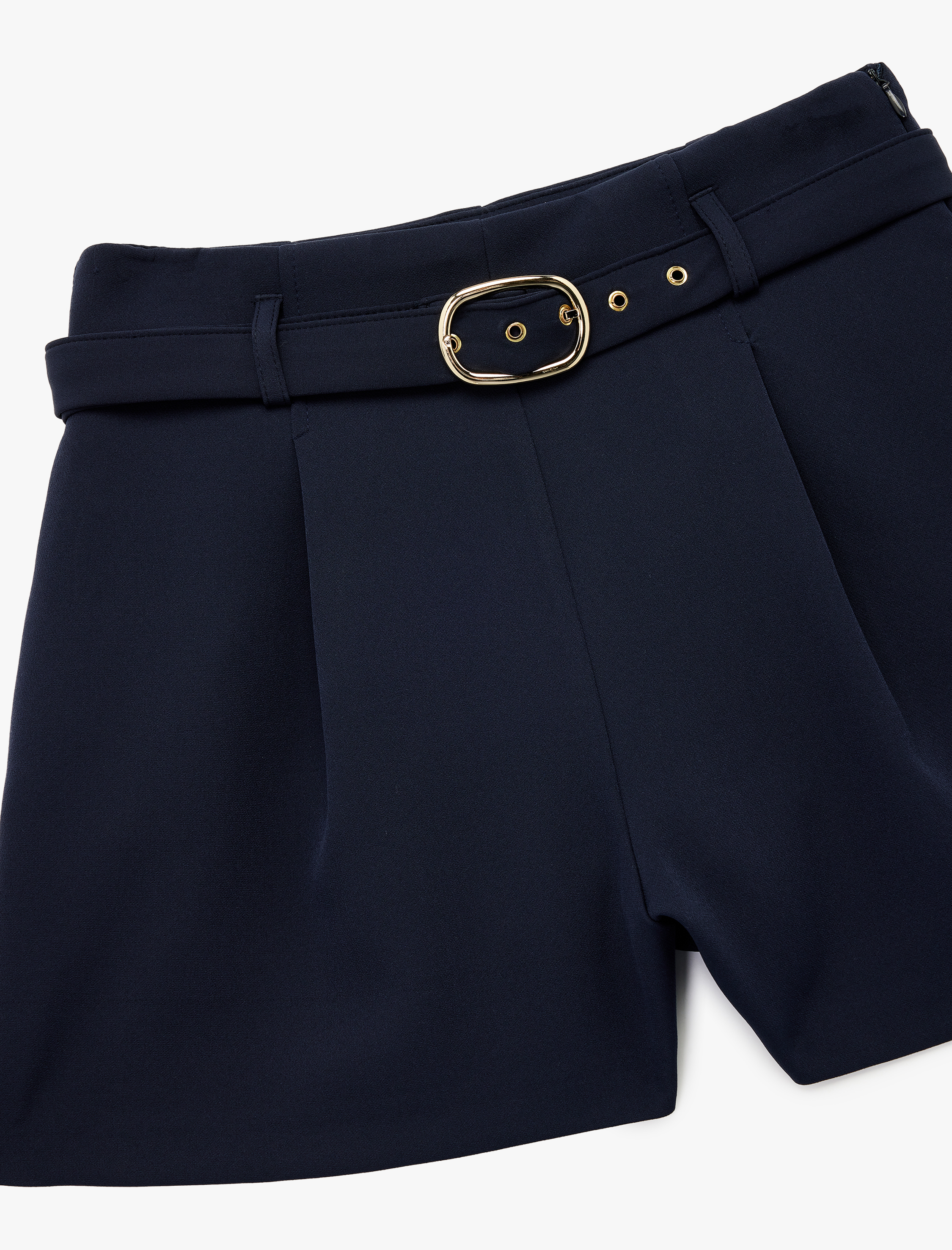   Pile Detaylı Kemer Detaylı Mini Şort