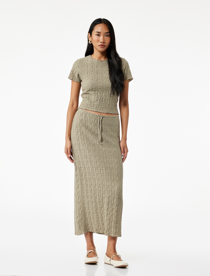  Bürümcük Kumaş Slim Fit Kısa Kollu Bisiklet Yaka Dokulu Bluz