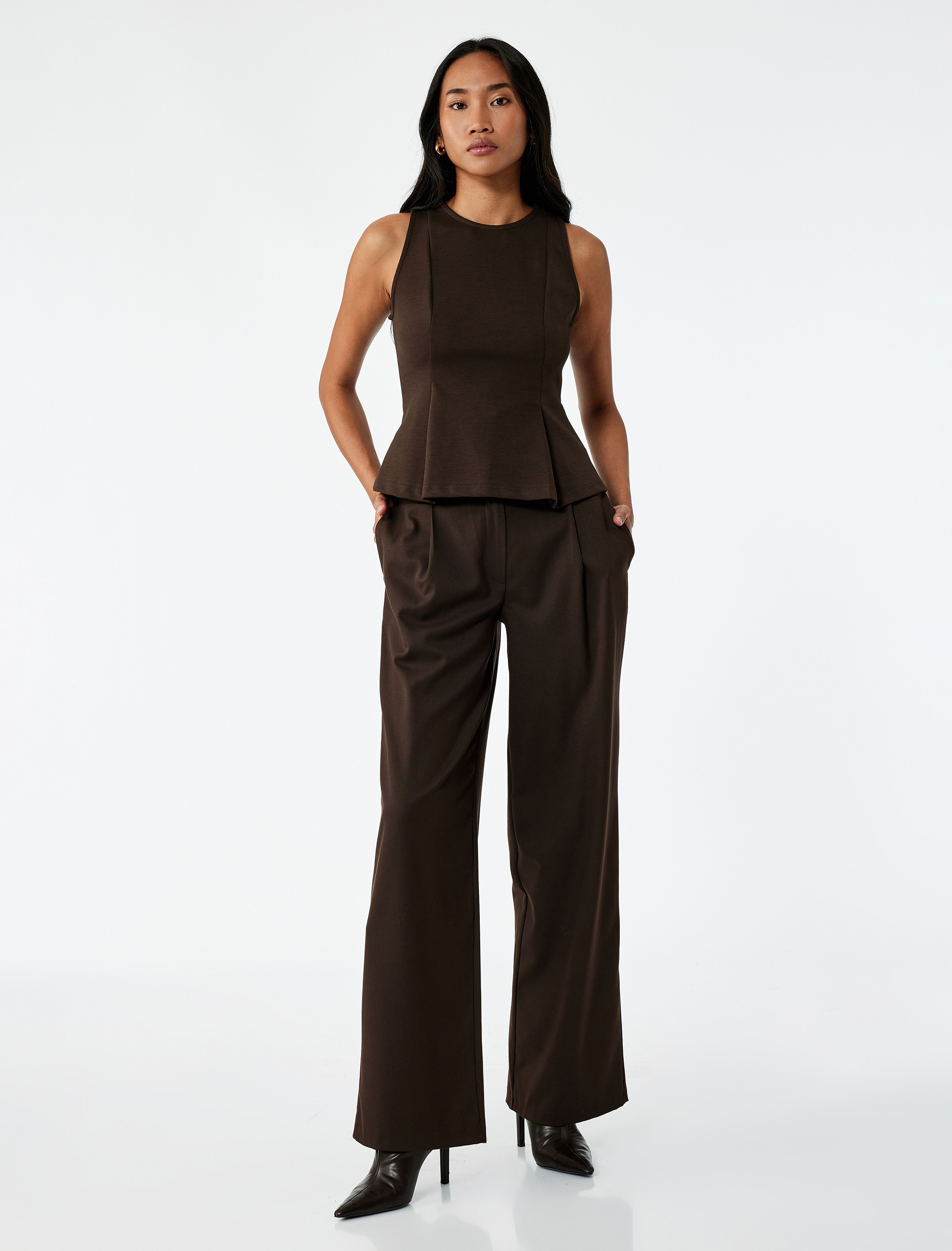   Slim Fit Bisiklet Yaka Kolsuz Peplum Bluz