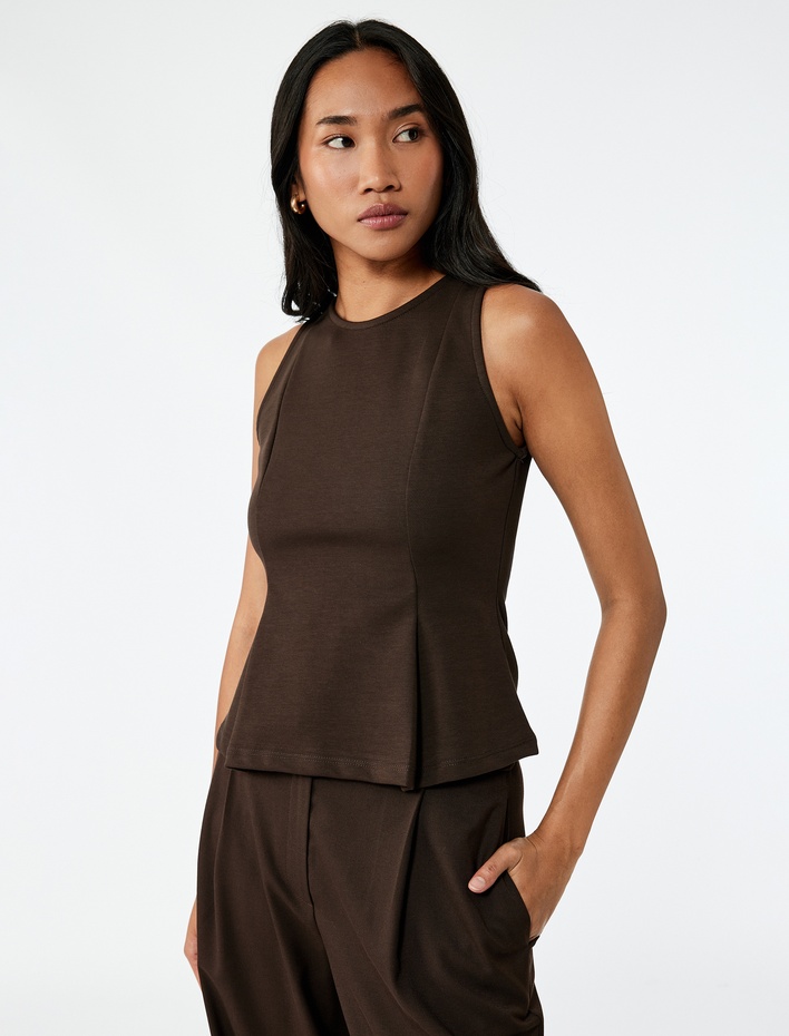  Slim Fit Bisiklet Yaka Kolsuz Peplum Bluz