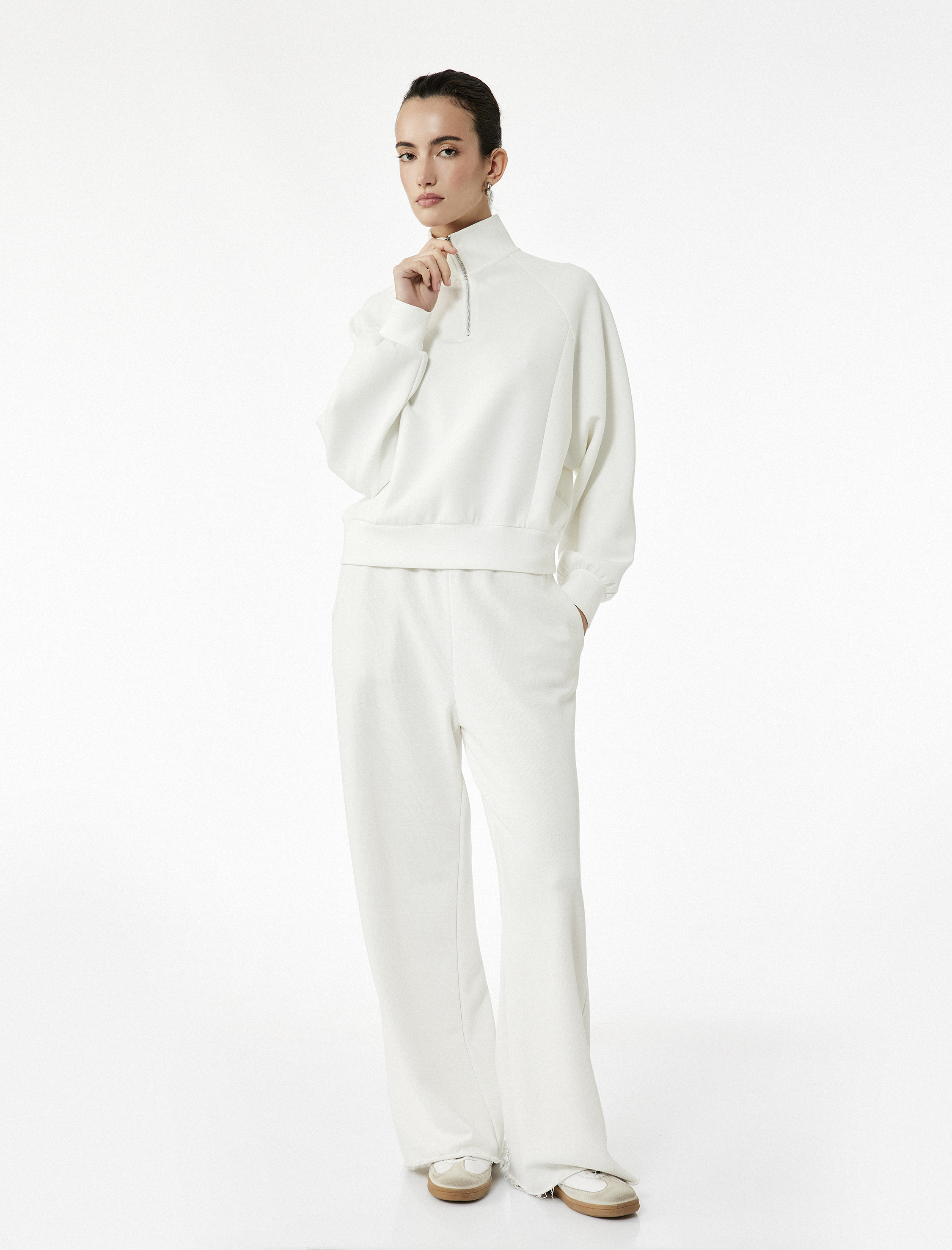   Rahat Kalıp Modal Kumaş Uzun Kollu Dik Yaka Yarım Fermuarlı Sweatshirt