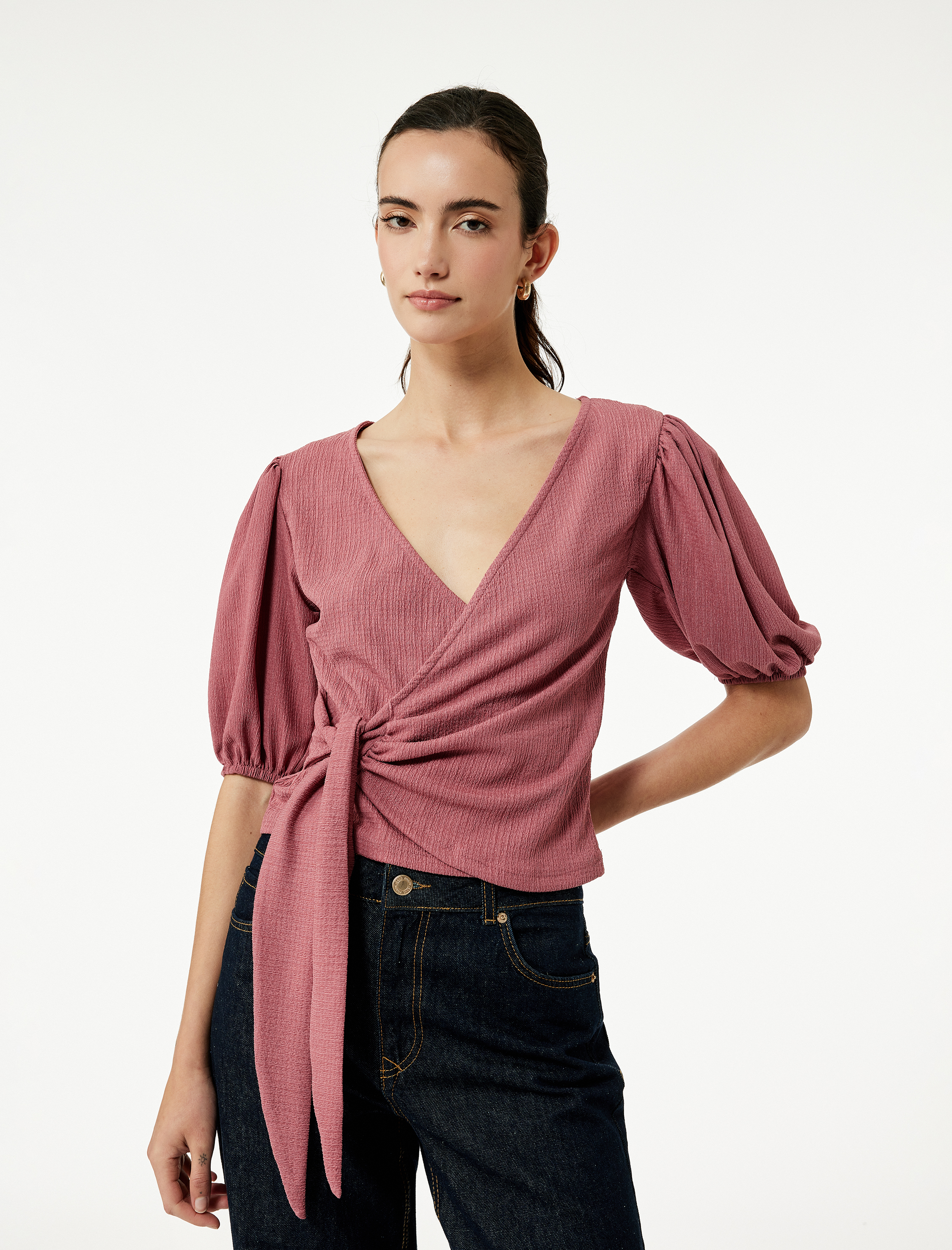 Bürümcük Kumaş Önden Bağlama Detaylı Kısa Balon Kollu Kruvaze Tişört