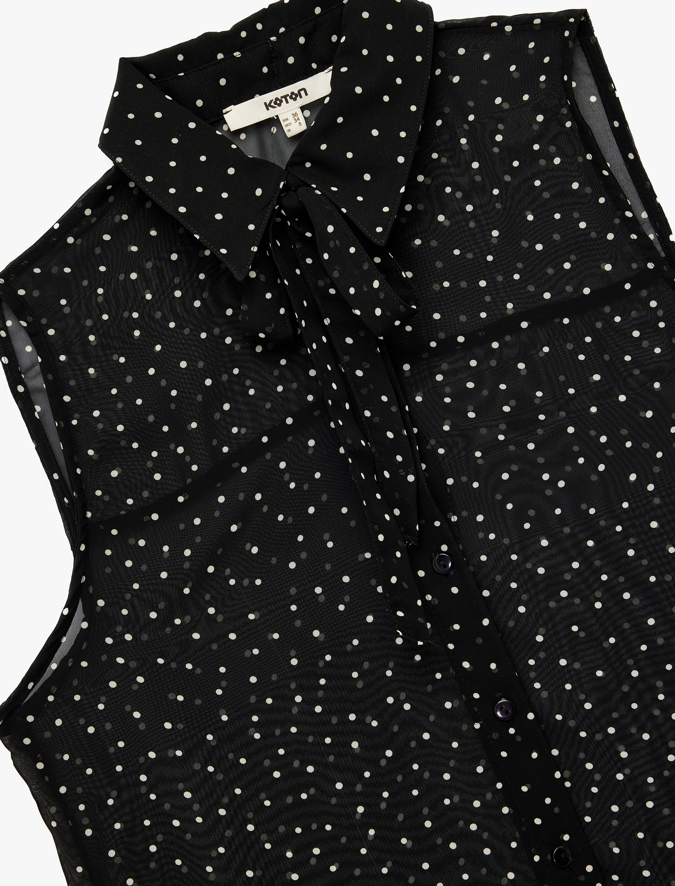   Klasik Yaka Puantiyeli Kolsuz Şifon Gömlek