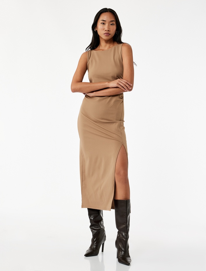  Bürümcük Kumaş Drapeli Kayık Yaka Kolsuz Midi Kalem Elbise