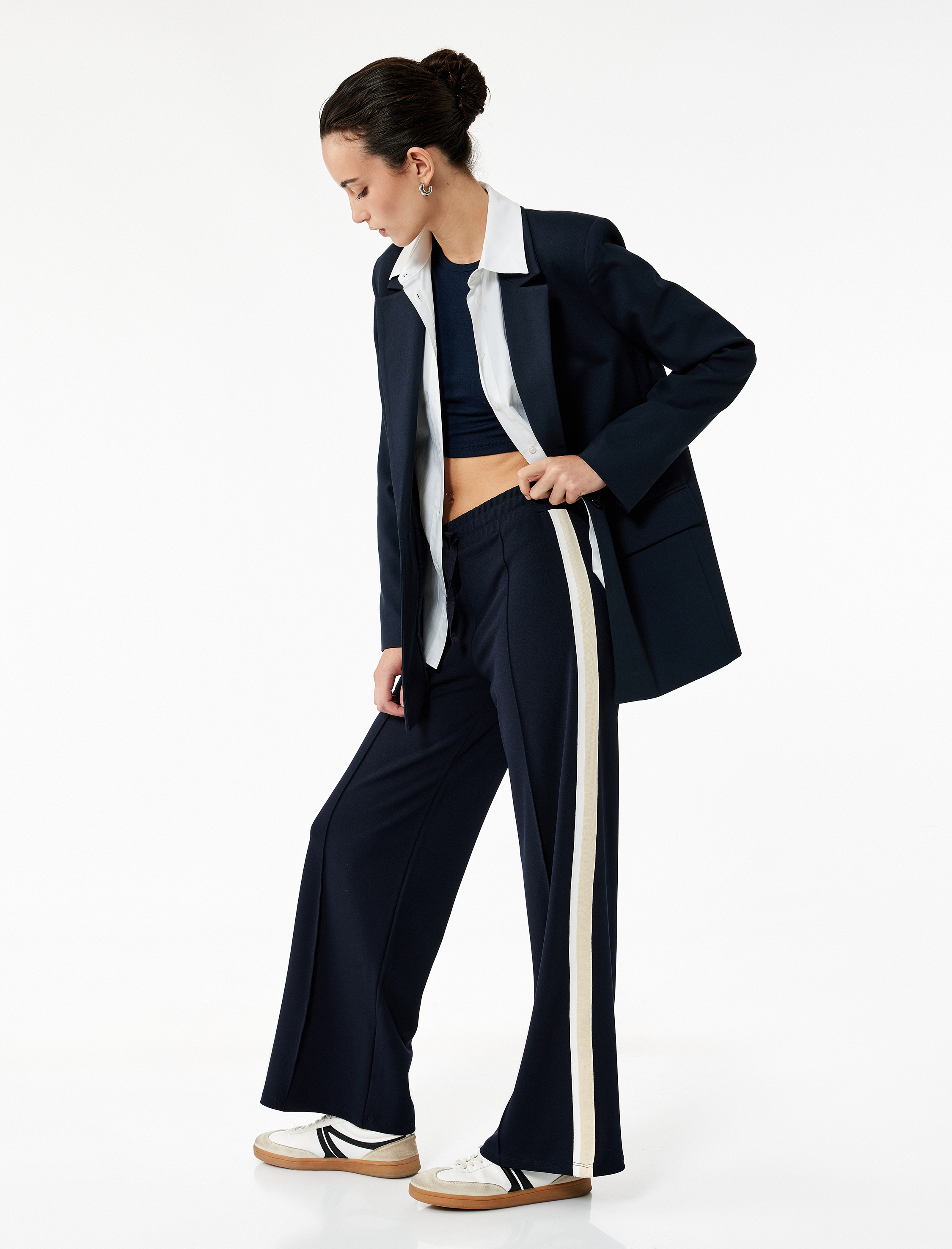   Beli Lastikli Bağlamalı Yanları Şerit Detaylı Düz Geniş Paça Pantolon