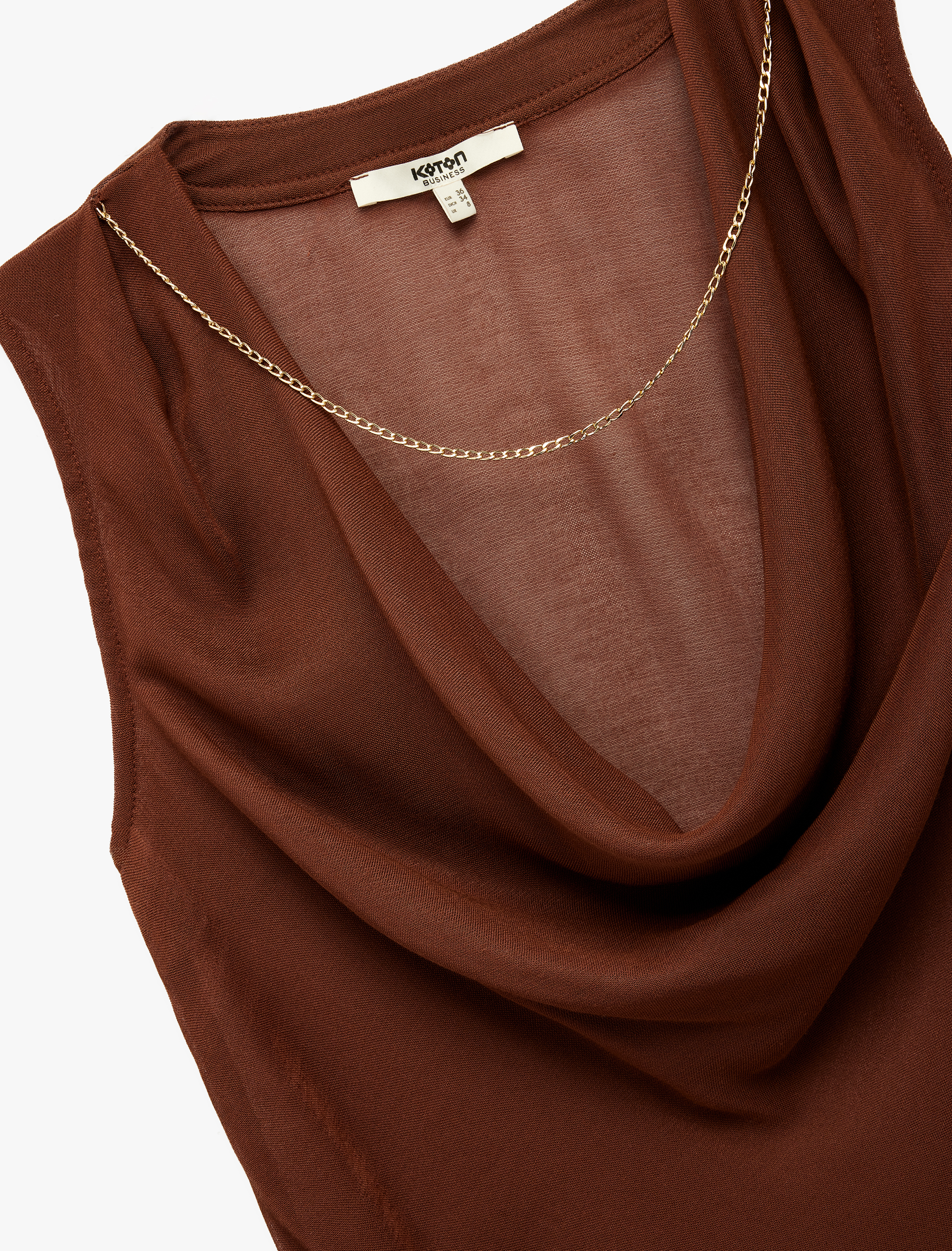   Viskon Kumaş Zincir Detaylı Degaje Yaka Kolsuz Bluz