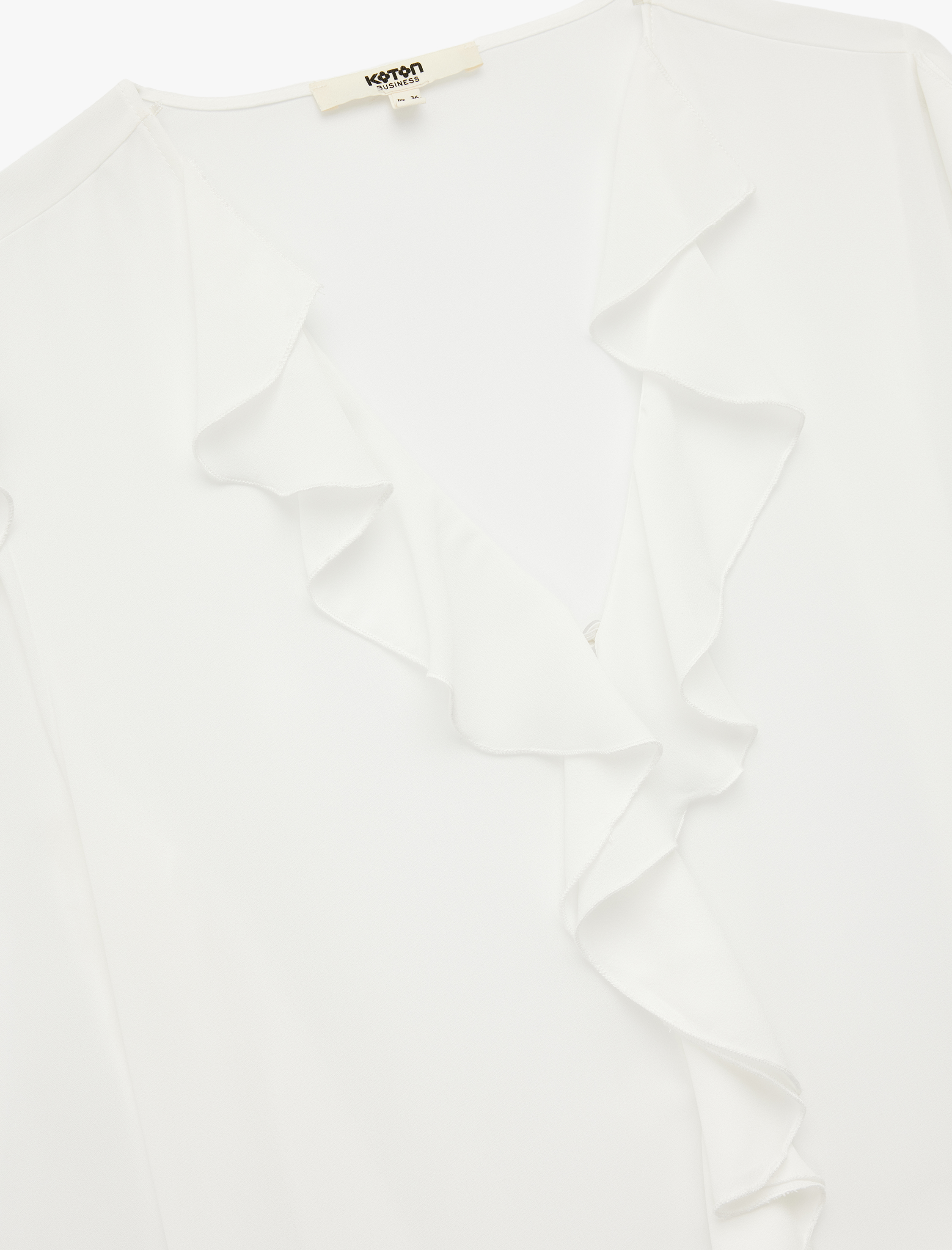   Krep Kumaş V Yaka Uzun Kollu Fırfırlı Bluz