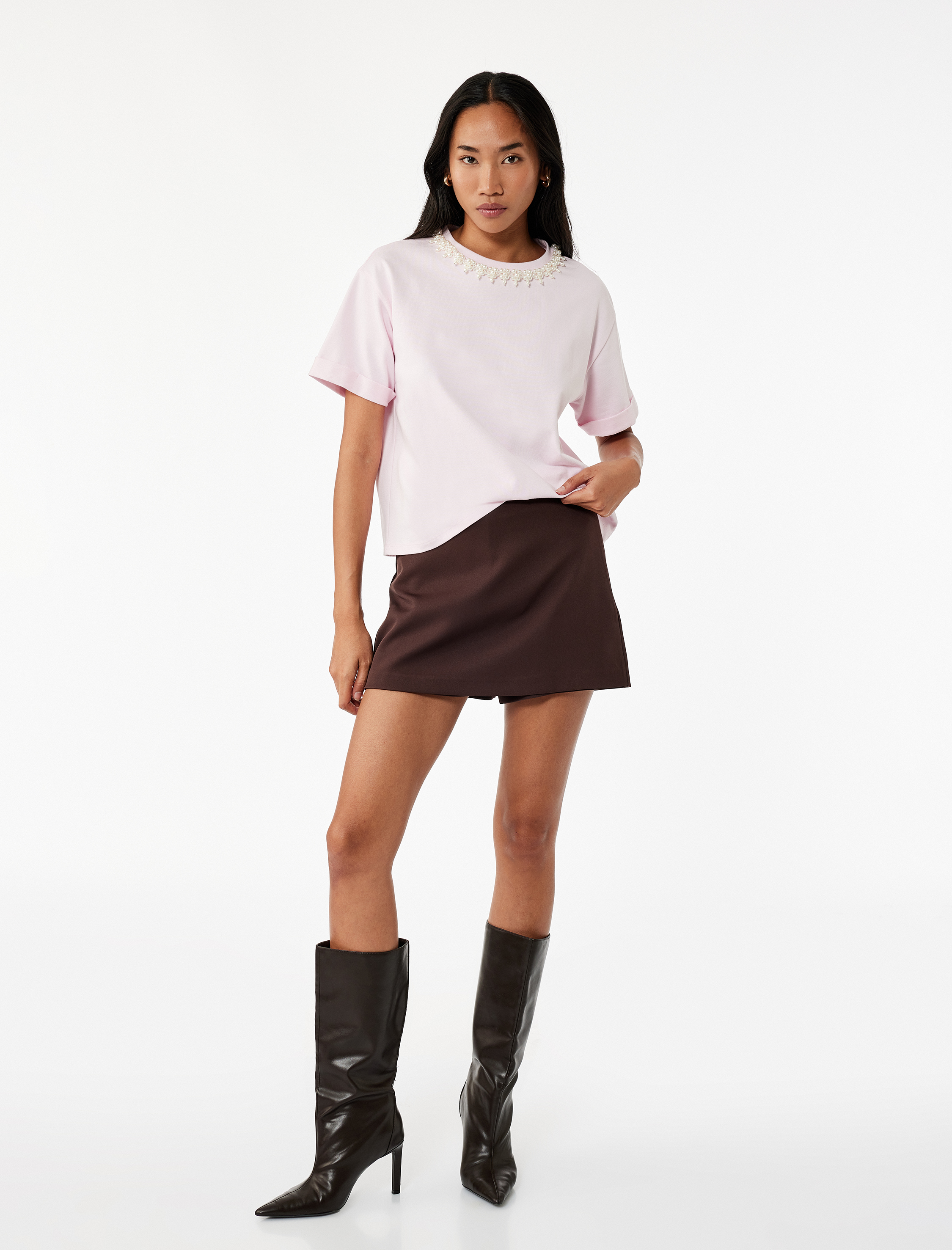   Pamuklu Kısa Kollu Bisiklet Yaka İnci İşlemeli Tişört