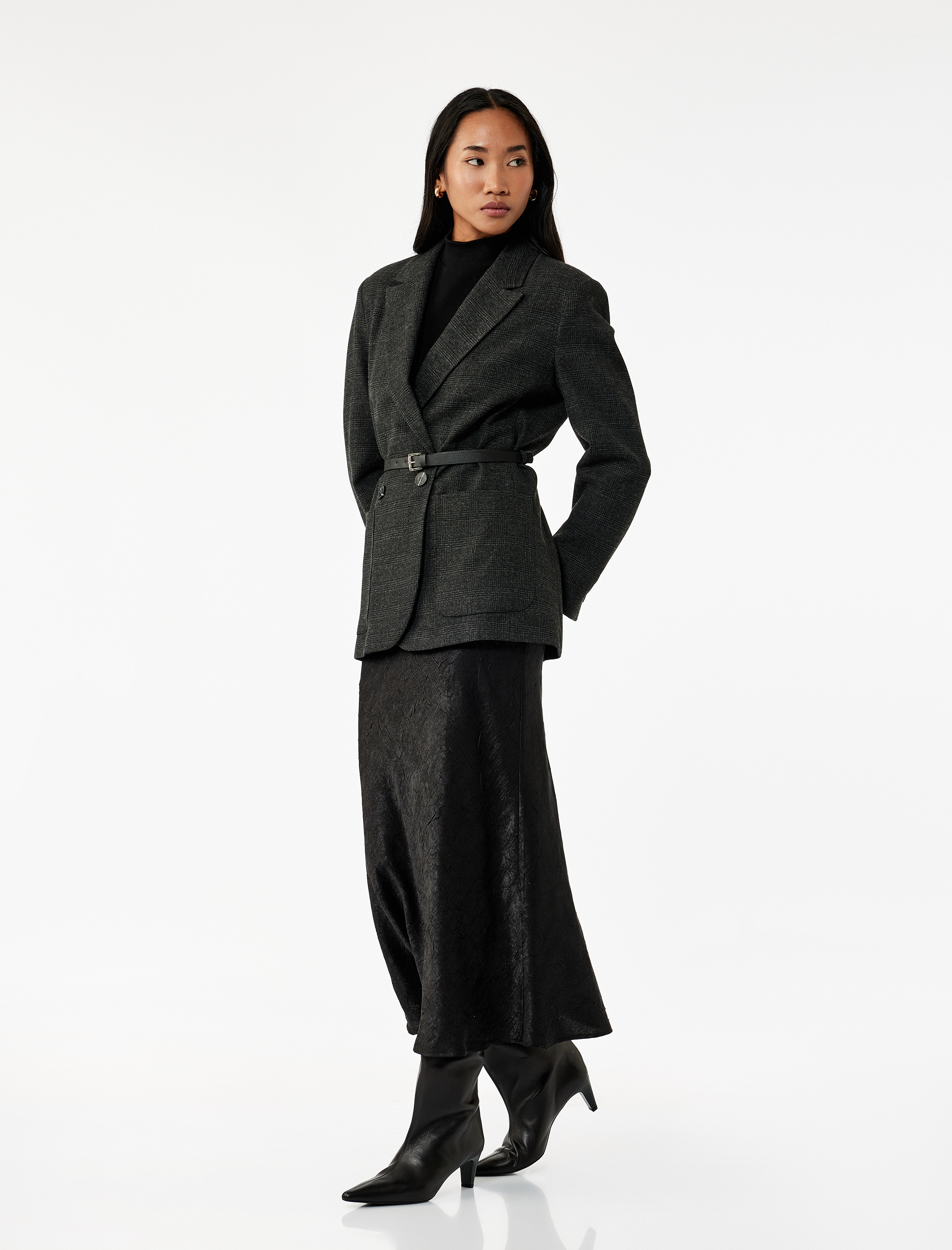   Slim Fit Balık Kesim Dokulu Midi Saten Etek