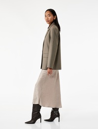 Slim Fit Balık Kesim Dokulu Midi Saten Etek