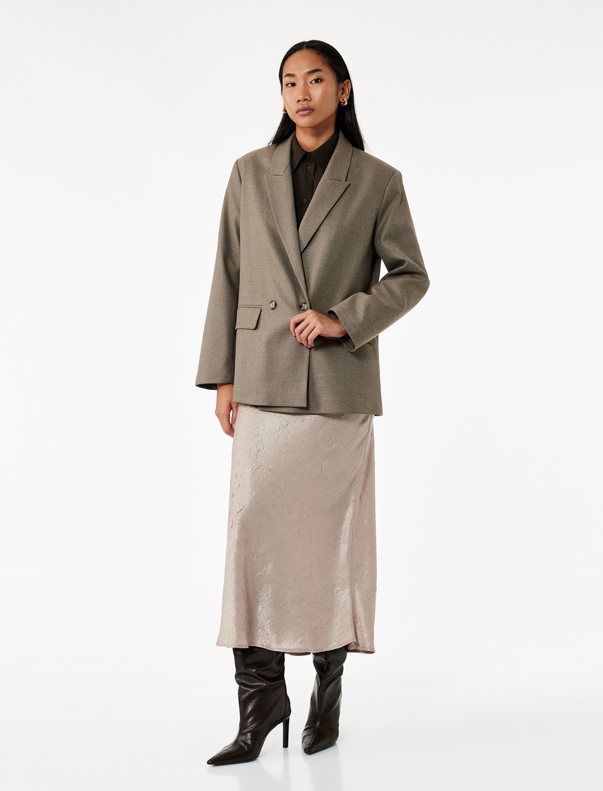   Slim Fit Balık Kesim Dokulu Midi Saten Etek