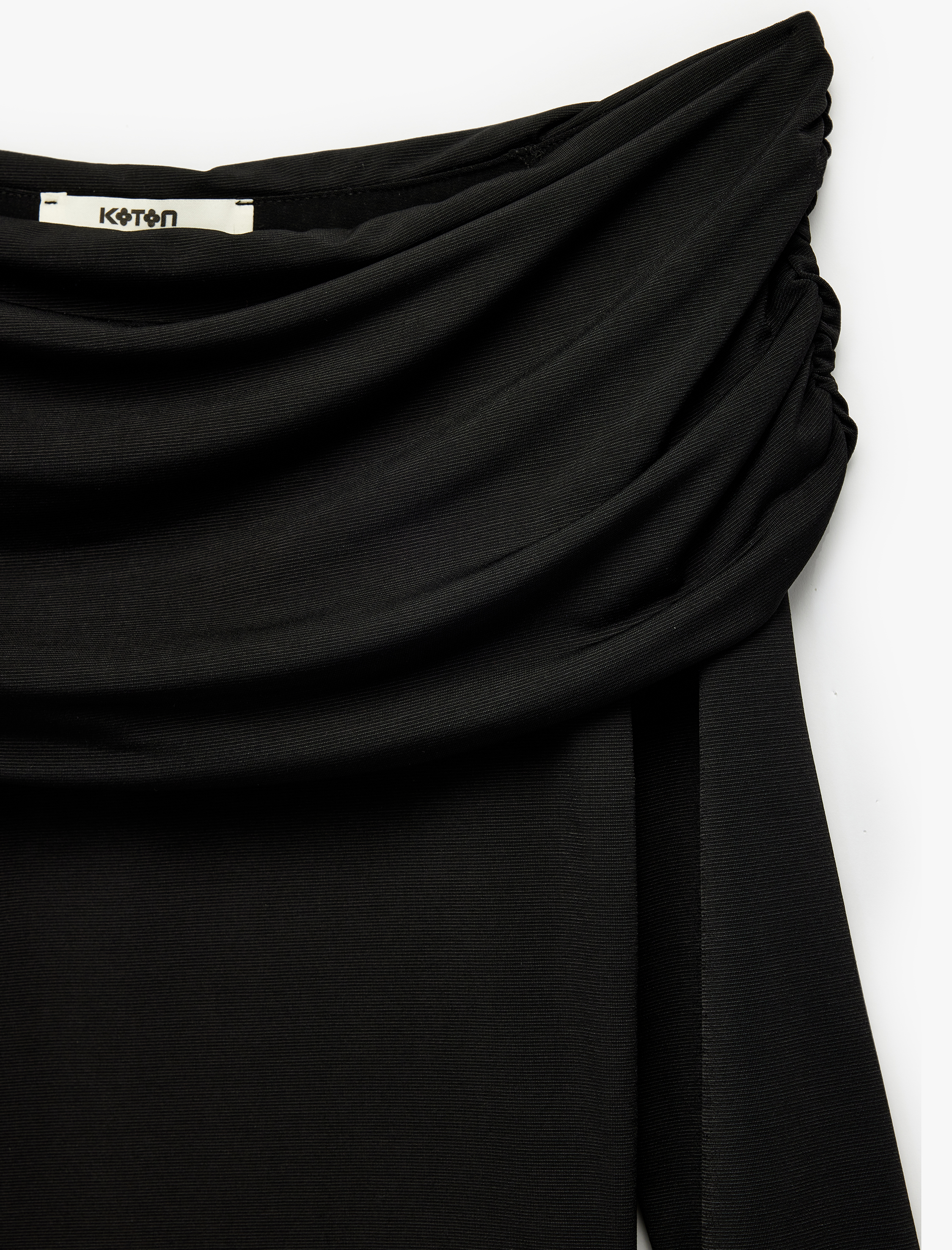   Slim Fit Uzun Kollu Drapeli Omzu Açık Tişört