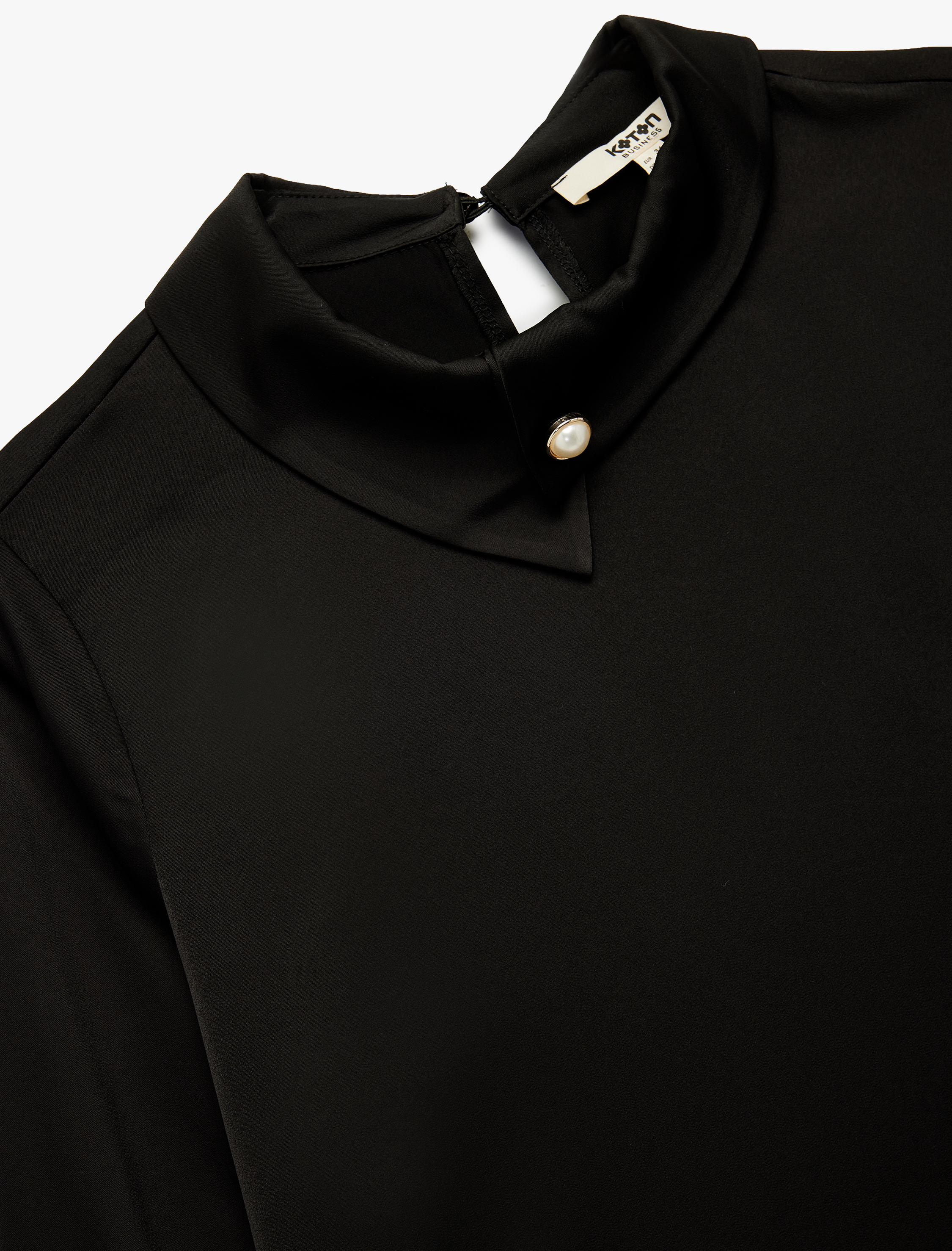   Asimetrik Yaka İnci Düğme Detaylı Uzun Kollu Saten Bluz