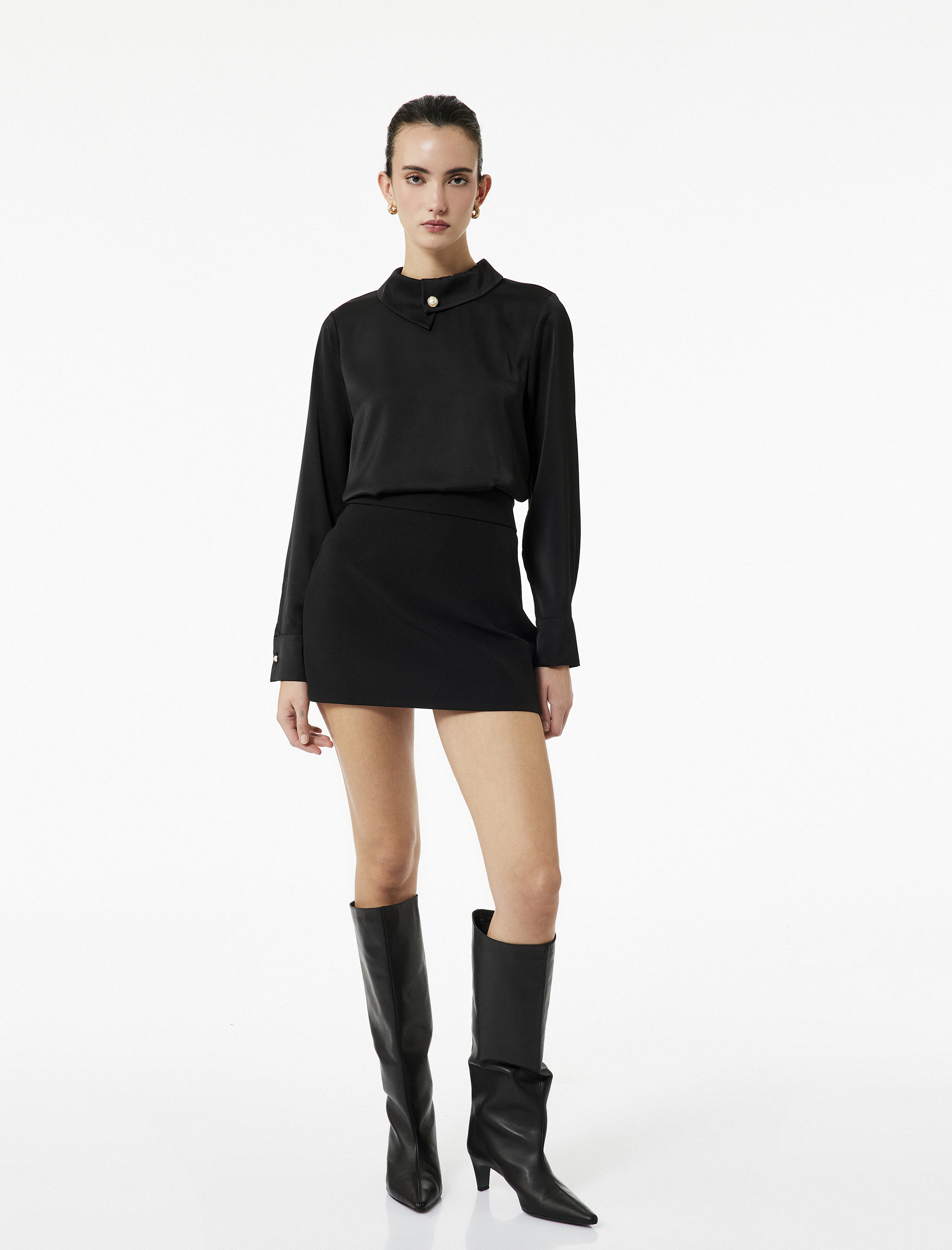   Asimetrik Yaka İnci Düğme Detaylı Uzun Kollu Saten Bluz