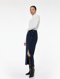 Metal Düğmeli Slim Fit Asimetrik Yırtmaçlı Çizgili Midi Etek