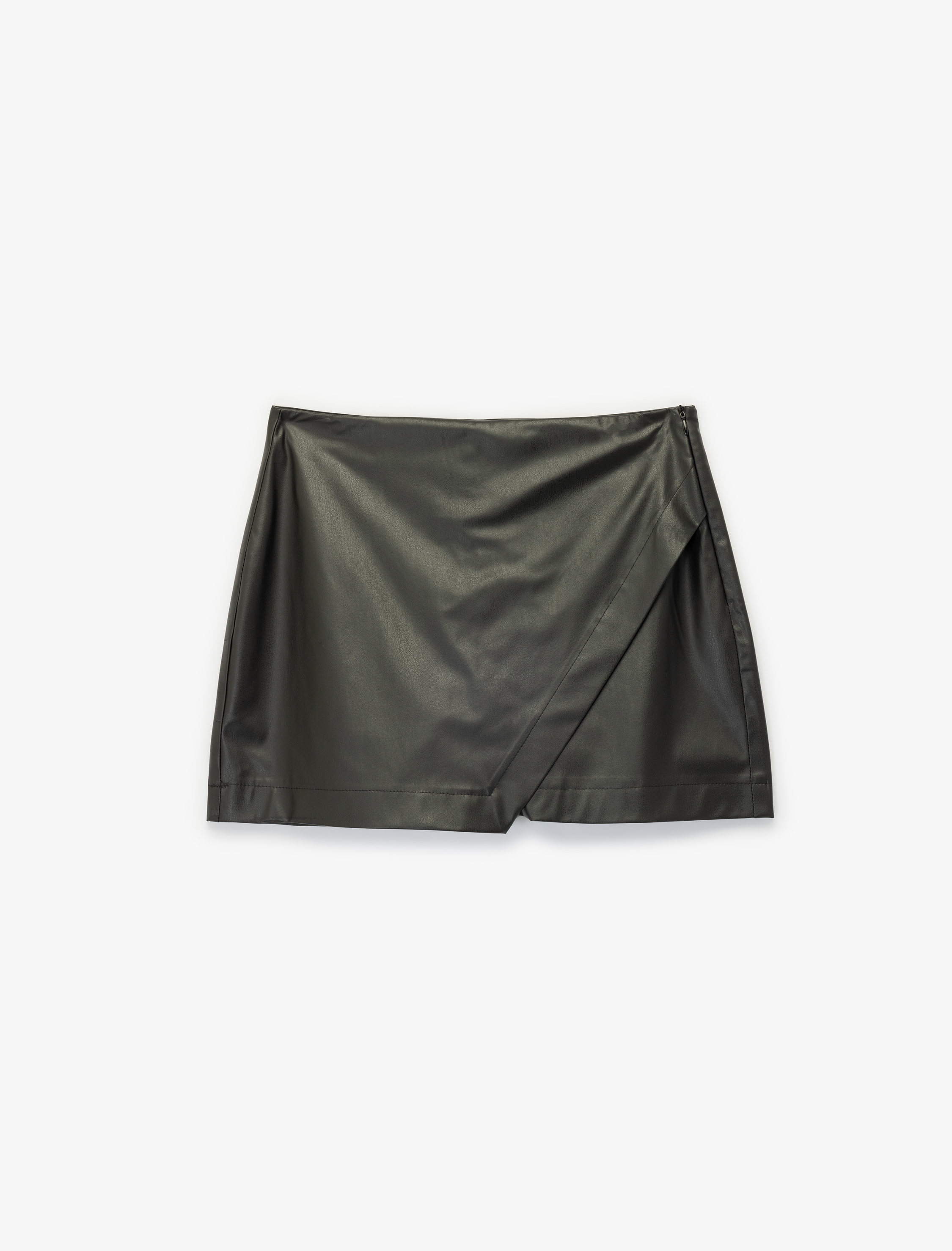   Slim Fit Asimetrik Kesim Kruvaze Suni Deri Şort Etek