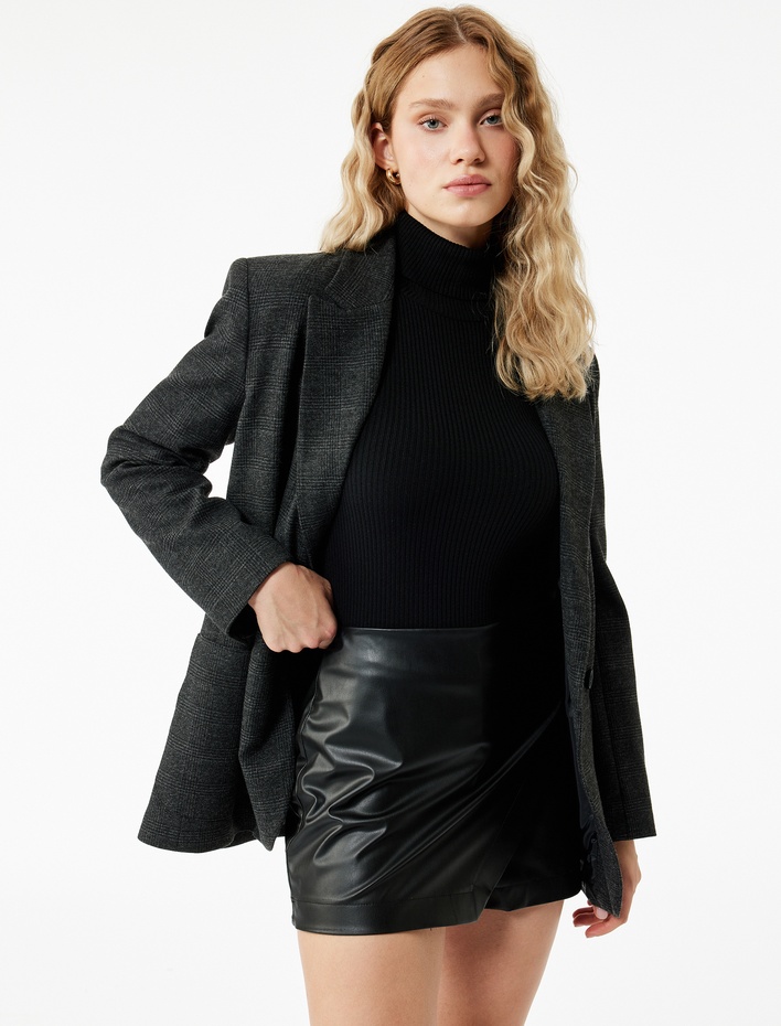  Slim Fit Asimetrik Kesim Kruvaze Suni Deri Şort Etek